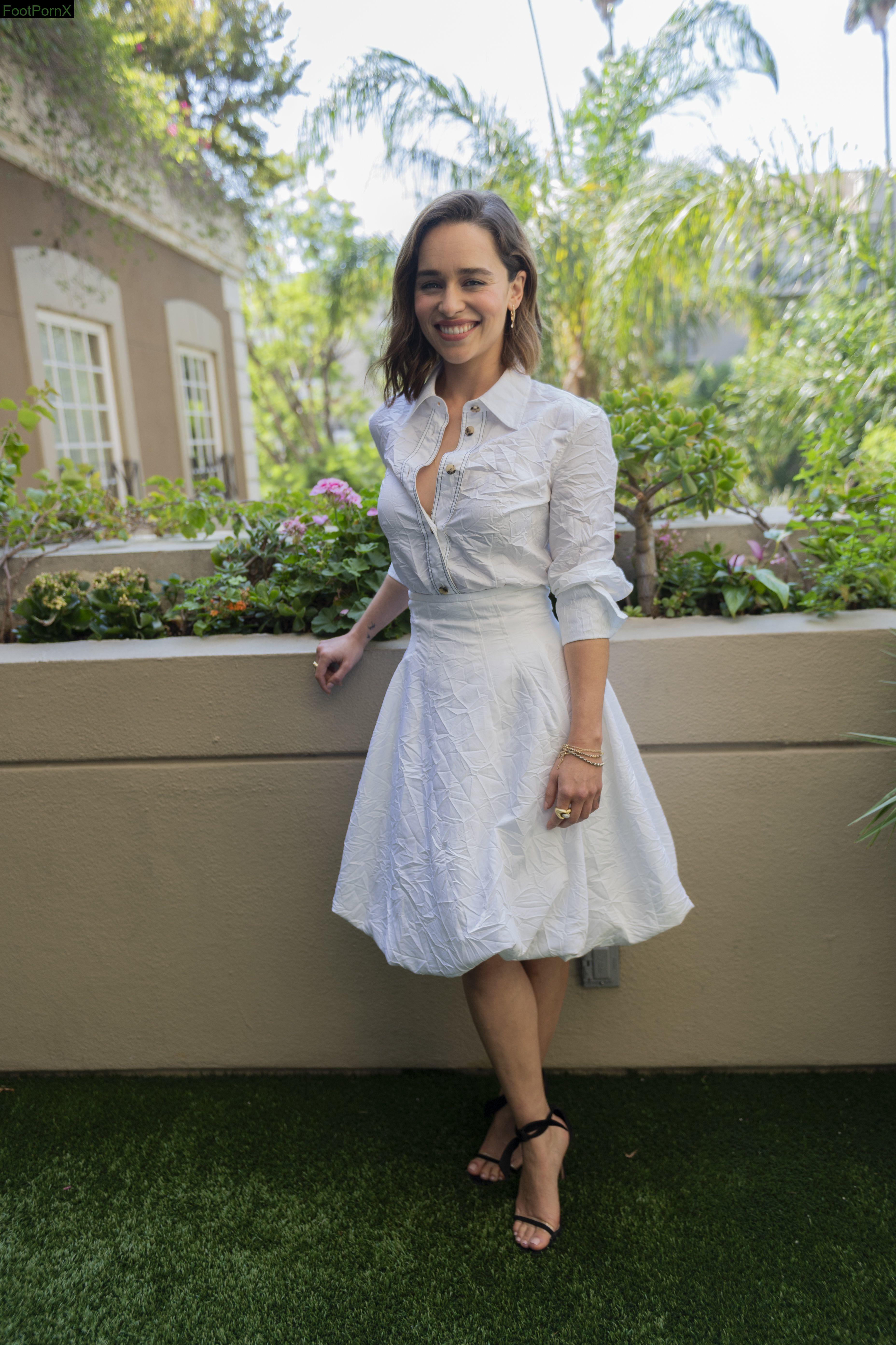 emilia clarke feet photo 21