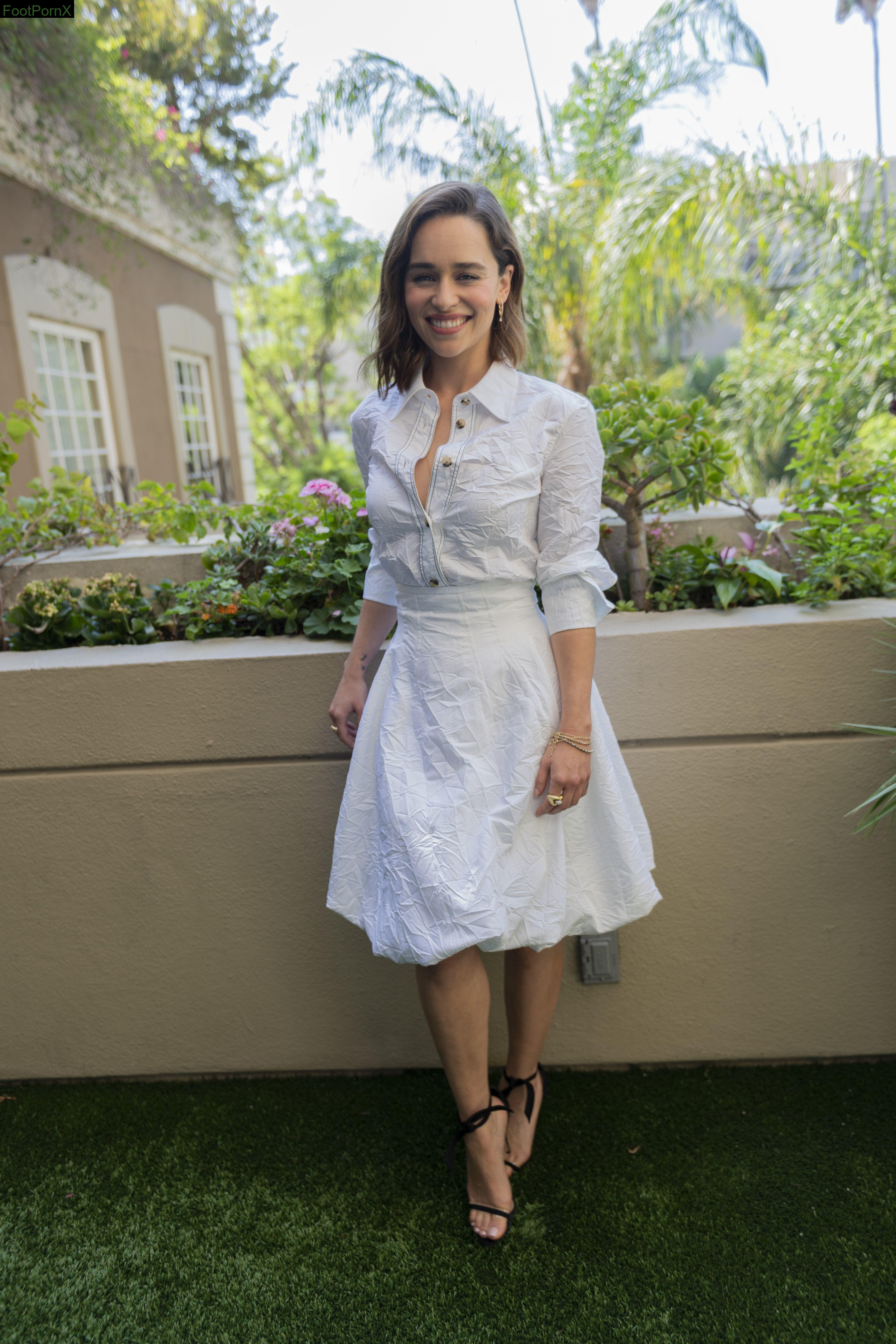 emilia clarke feet photo 22