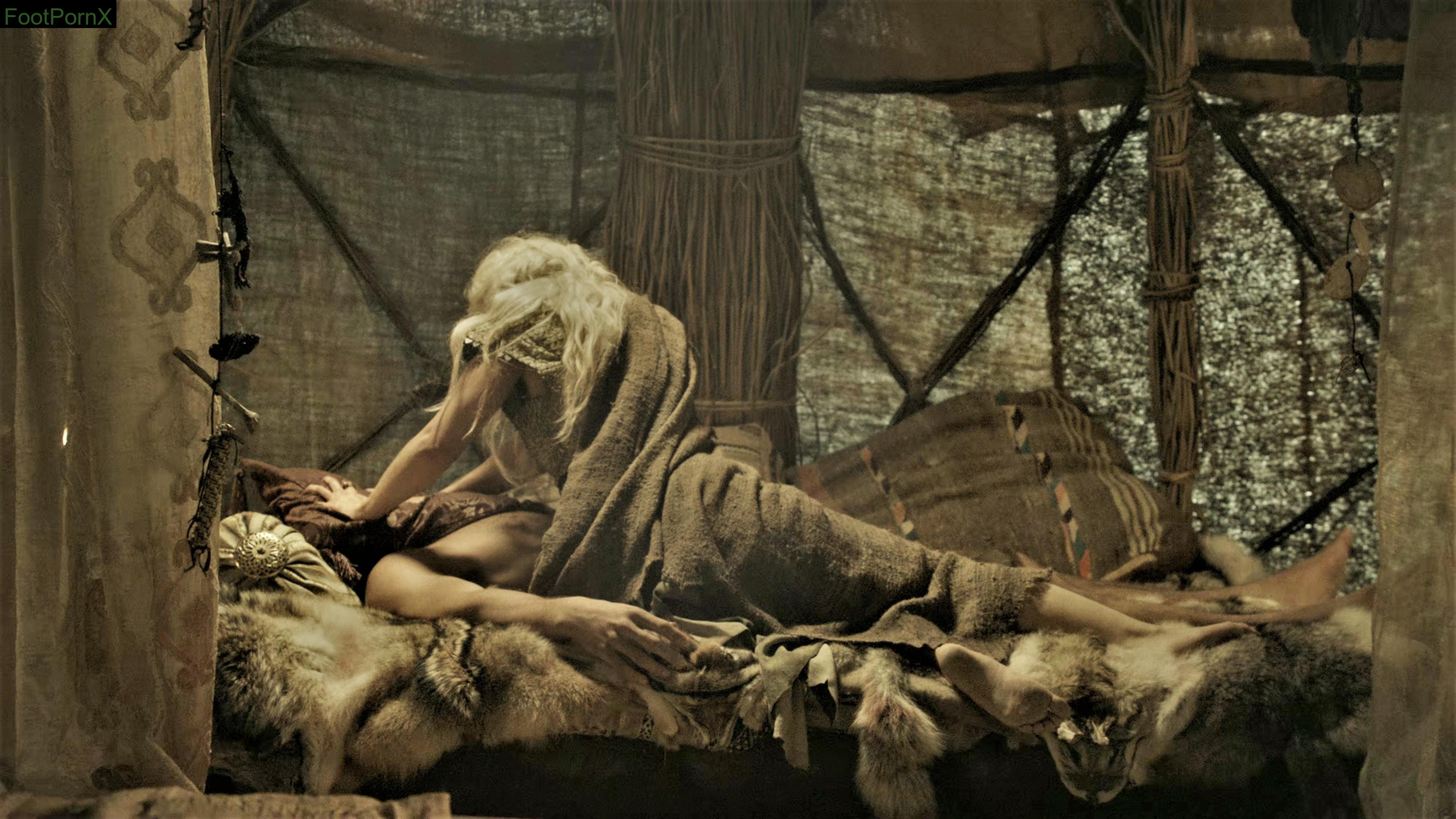 emilia clarke feet photo 21