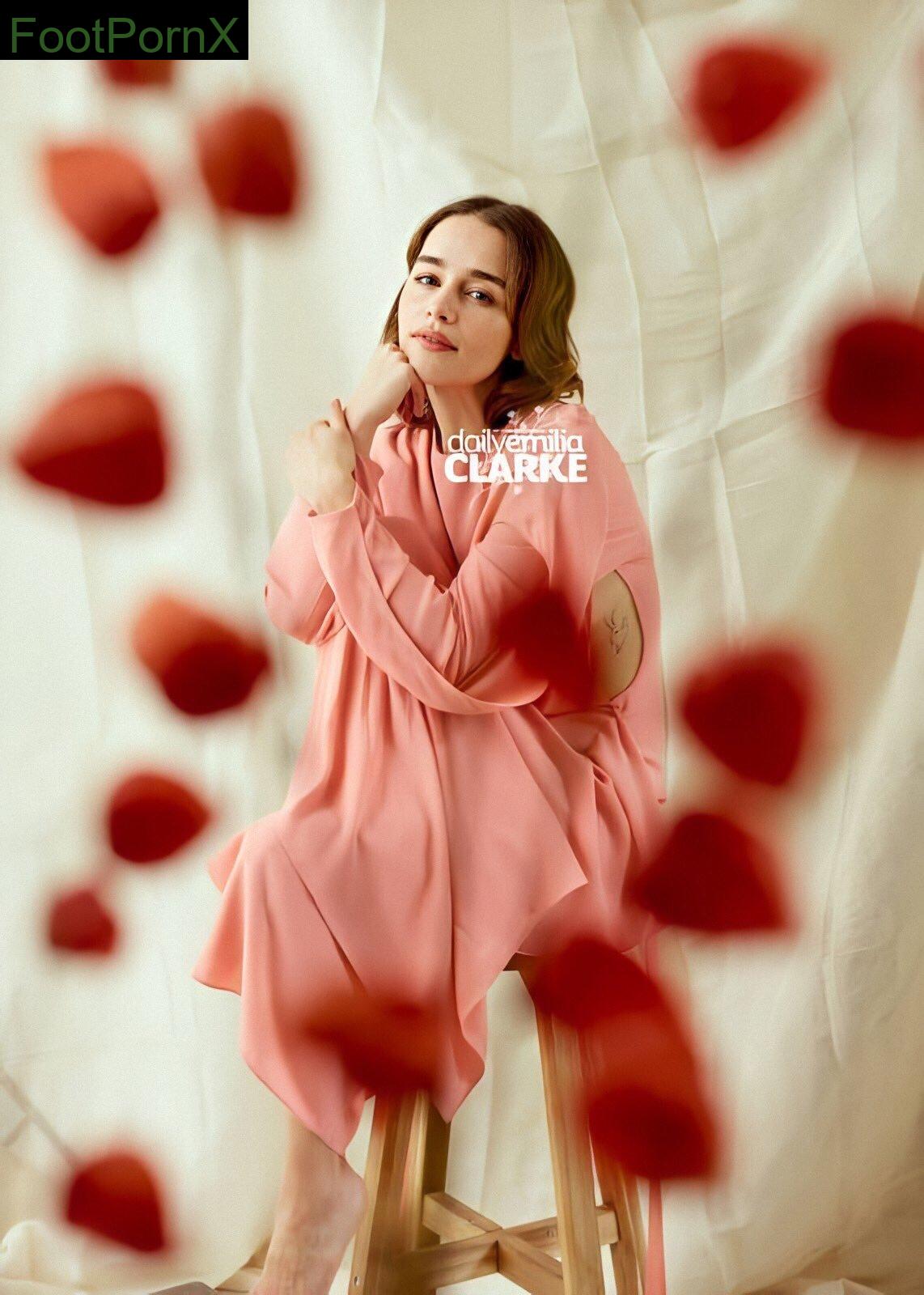 emilia clarke feet photo 18