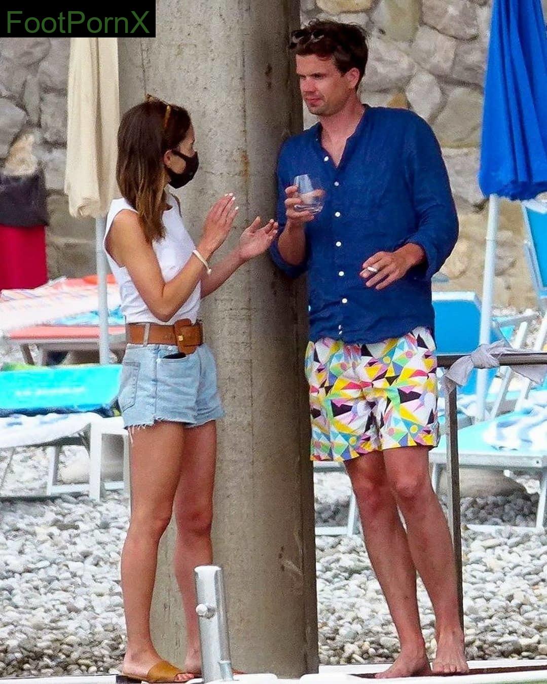 emilia clarke feet photo 1