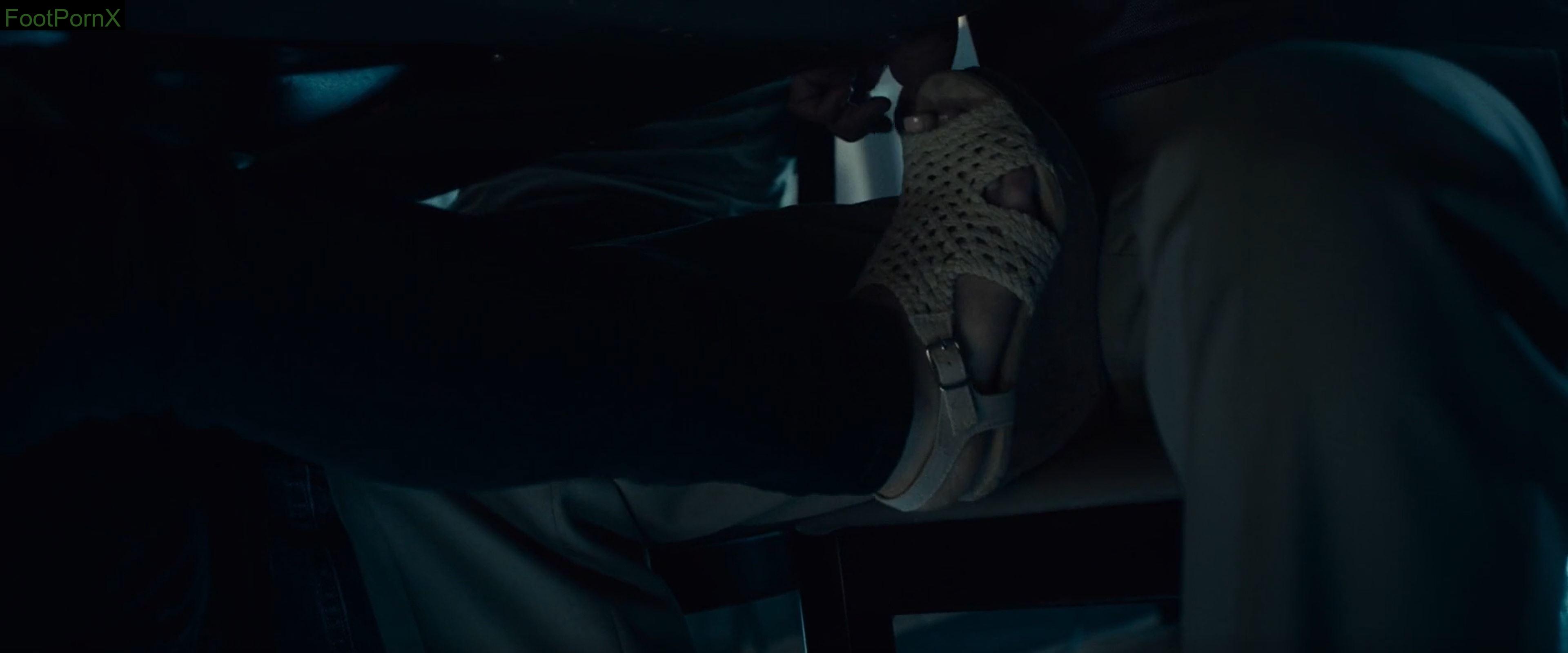 emilia clarke feet photo 22