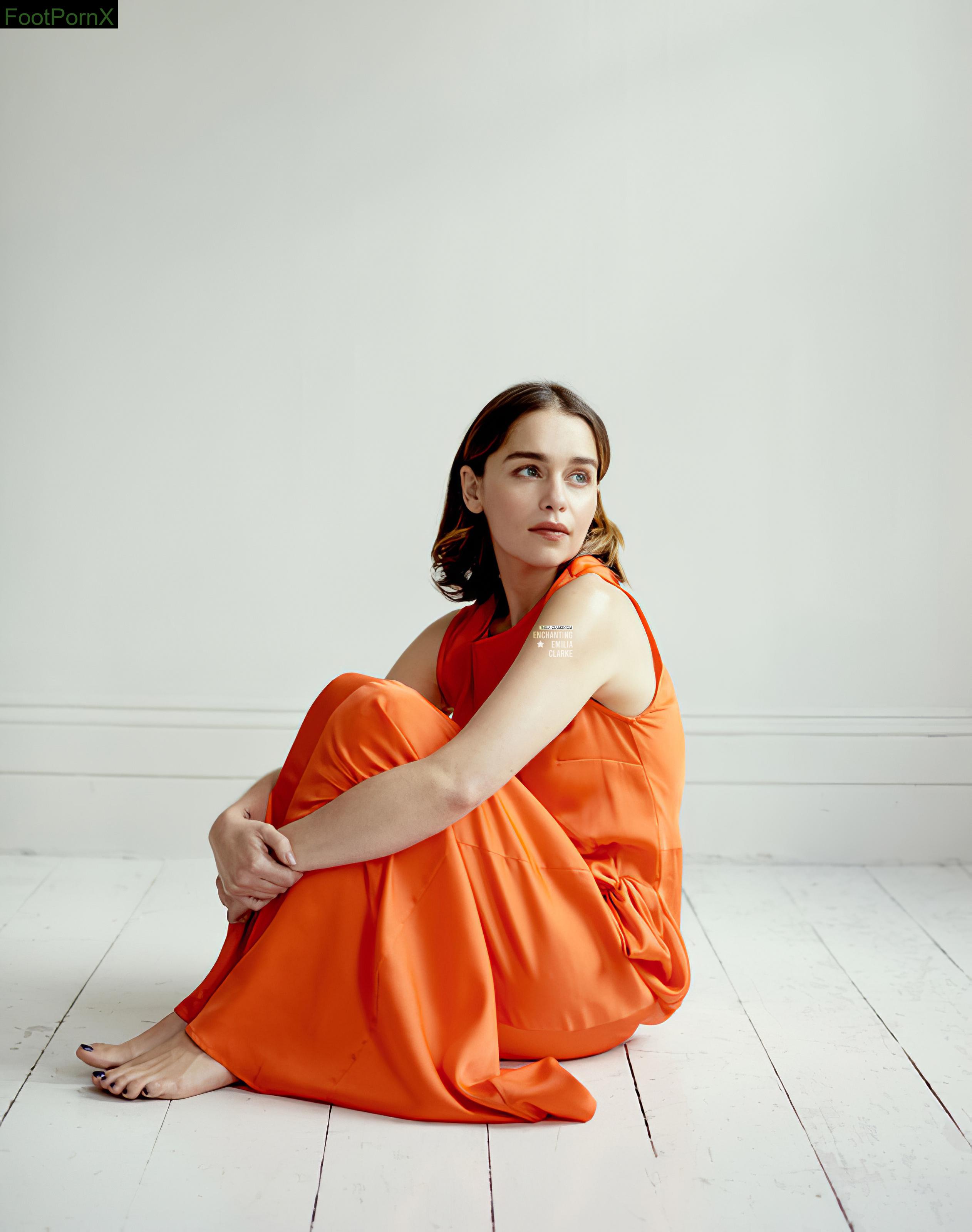 emilia clarke feet photo 15