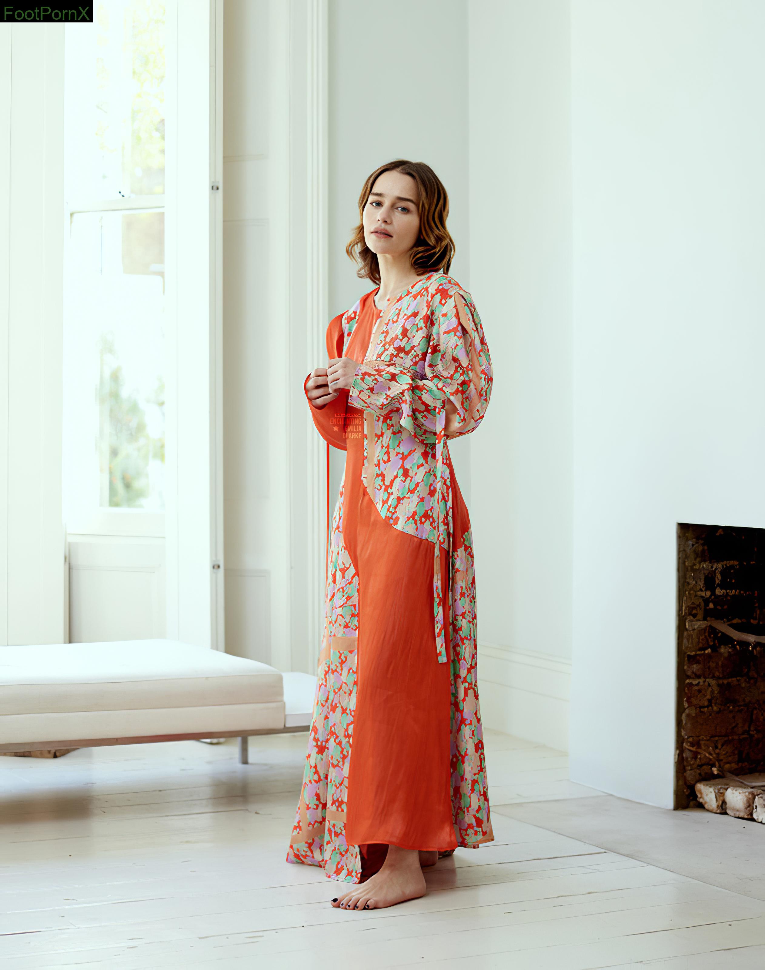 emilia clarke feet photo 16