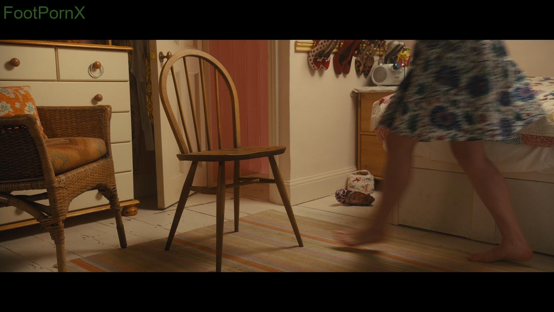 emilia clarke feet photo 14