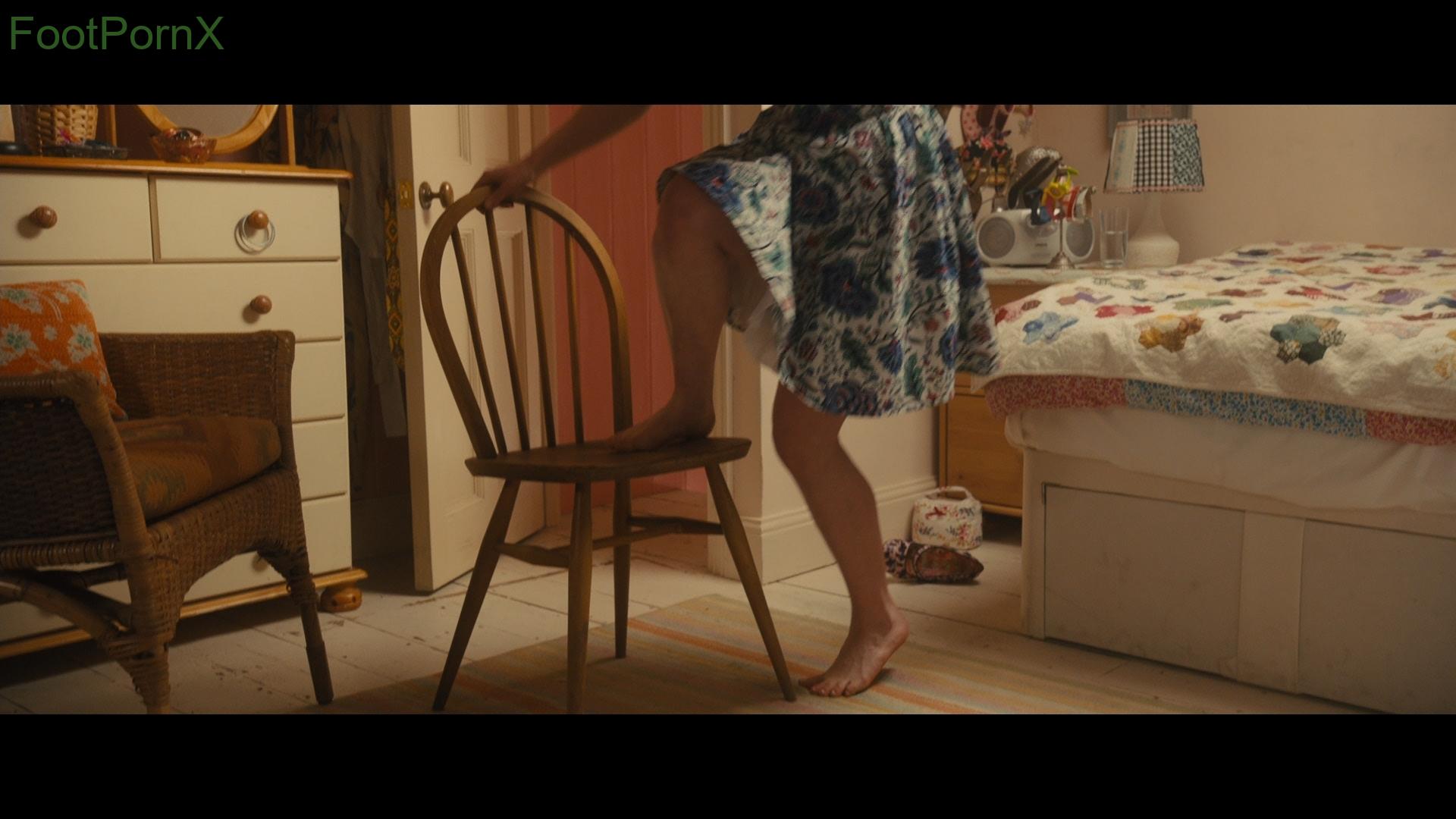 emilia clarke feet photo 19