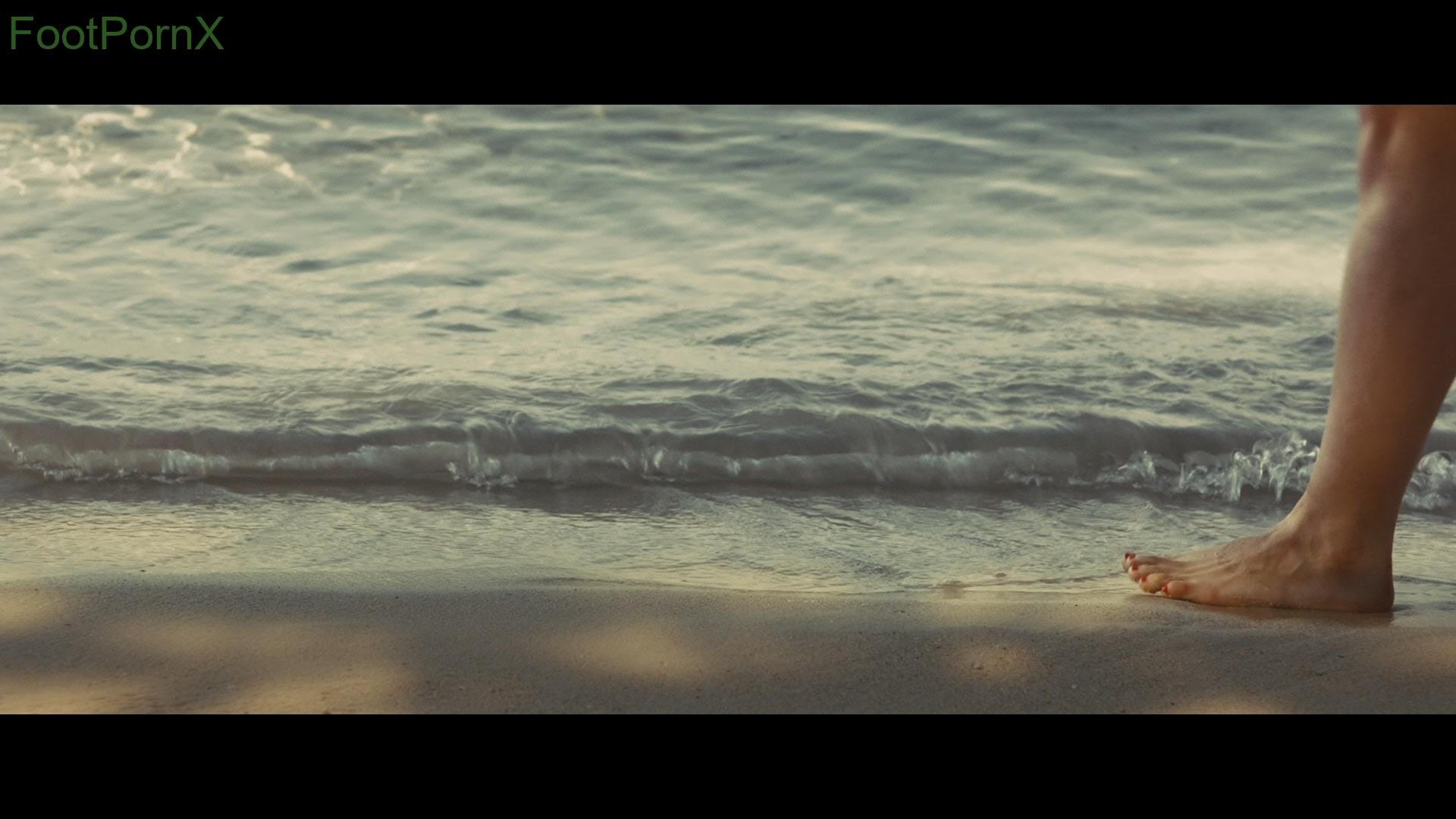 emilia clarke feet photo 17