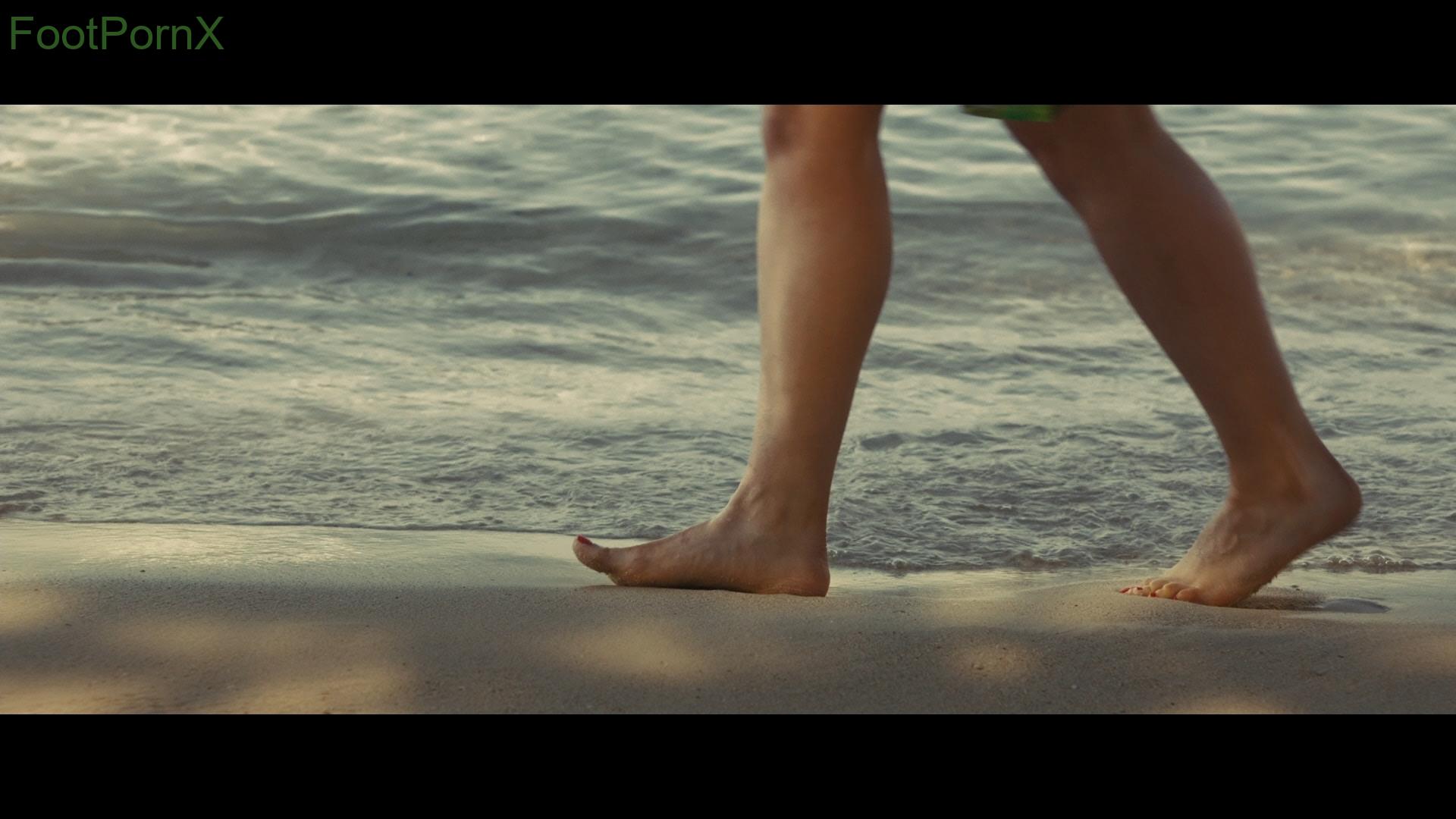 emilia clarke feet photo 11