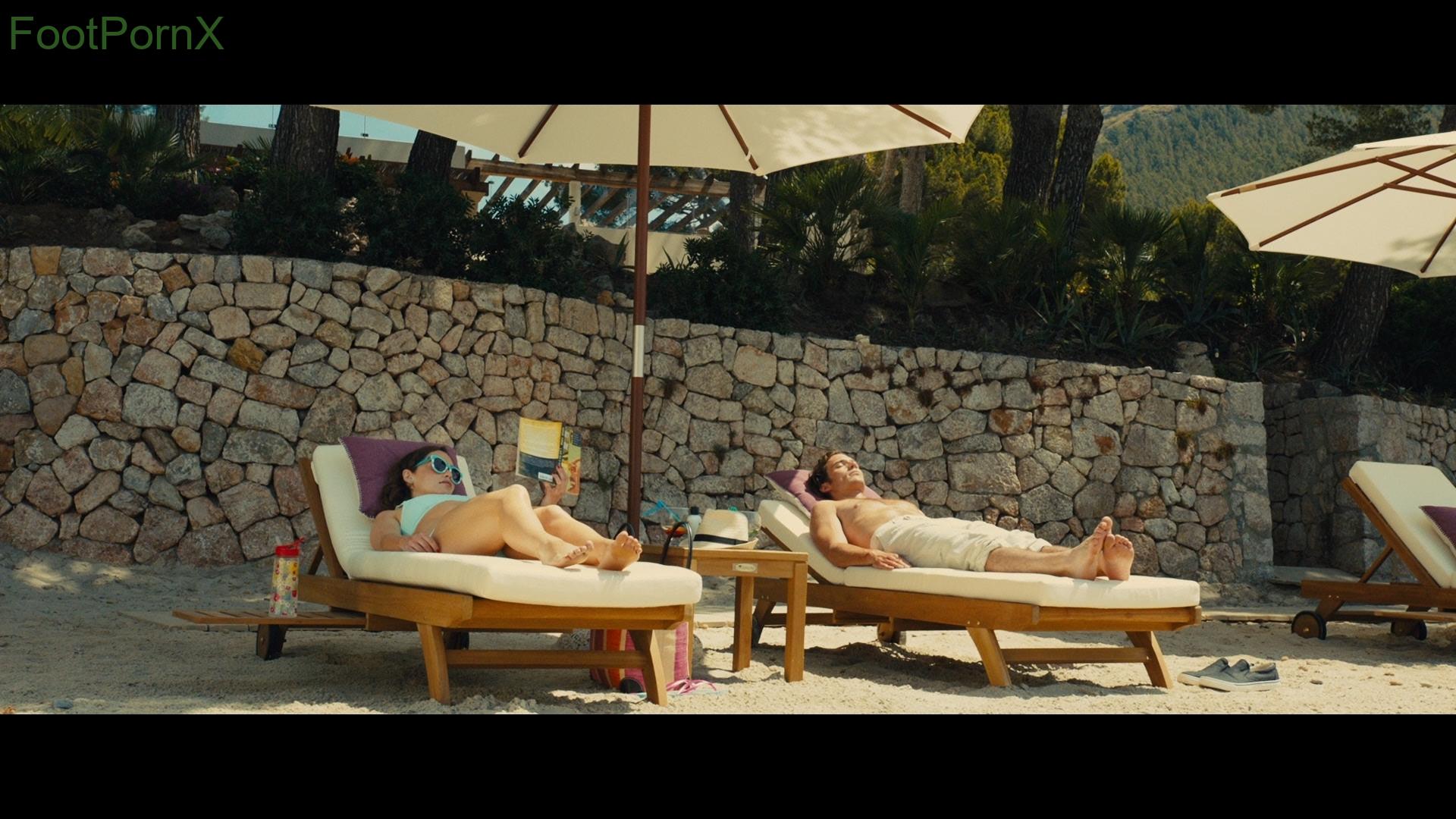 emilia clarke feet photo 7