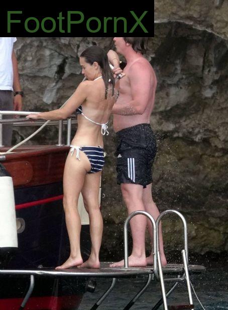 emilia clarke feet photo 4