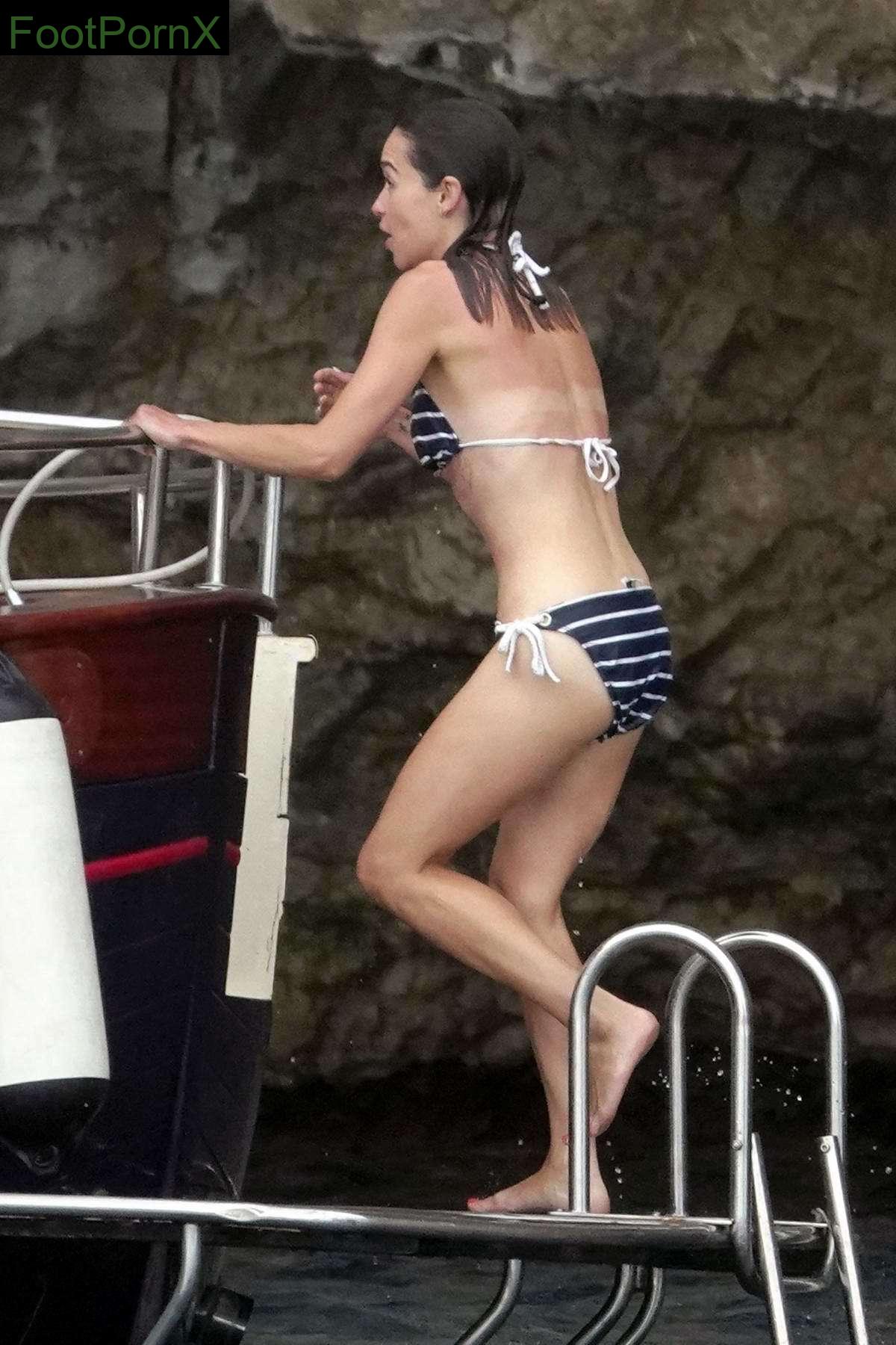 emilia clarke feet photo 16