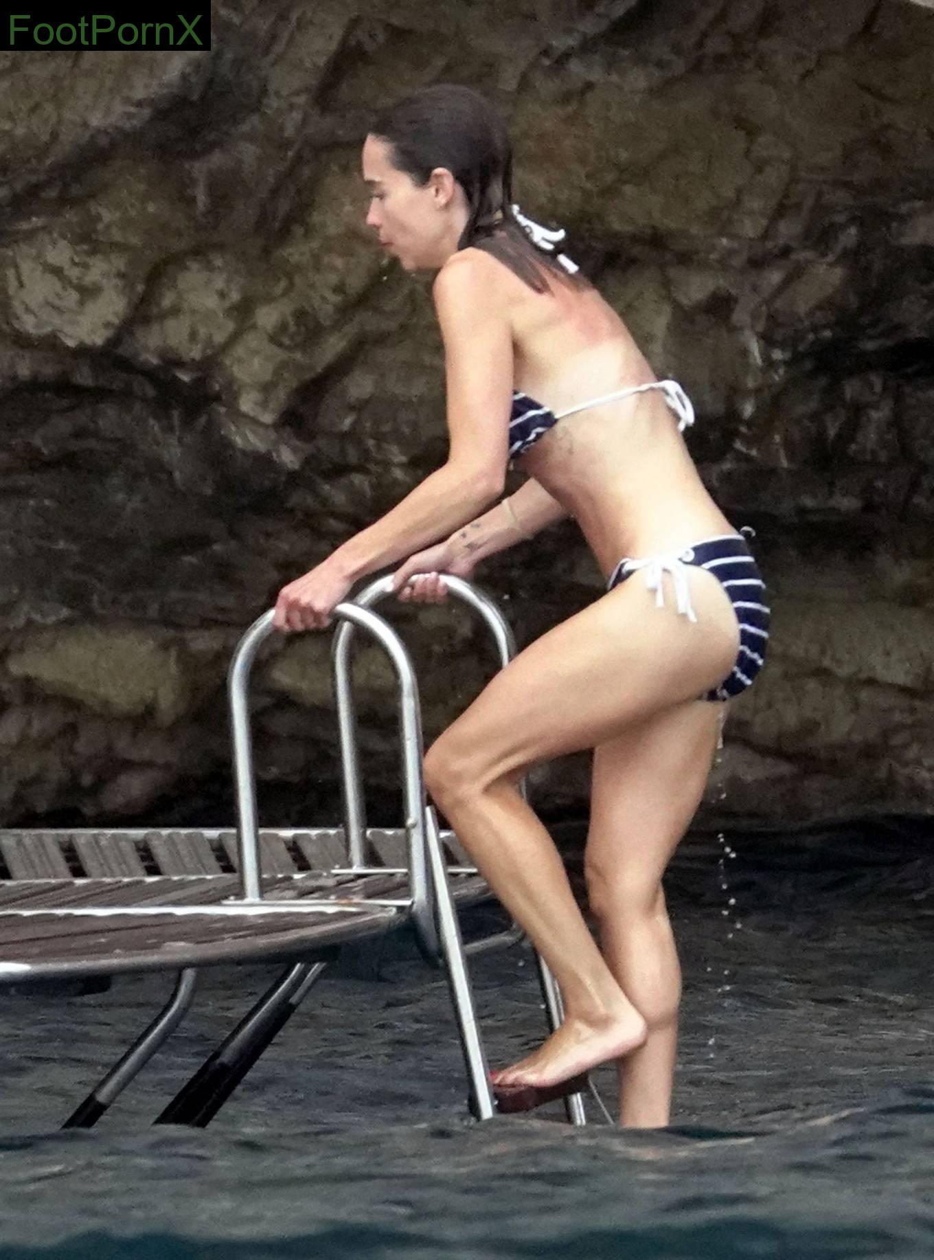 emilia clarke feet photo 13
