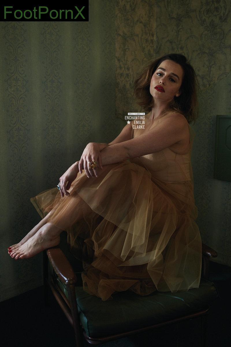 emilia clarke feet photo 11