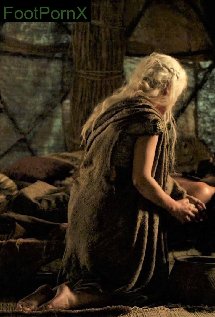 emilia clarke feet photo 4