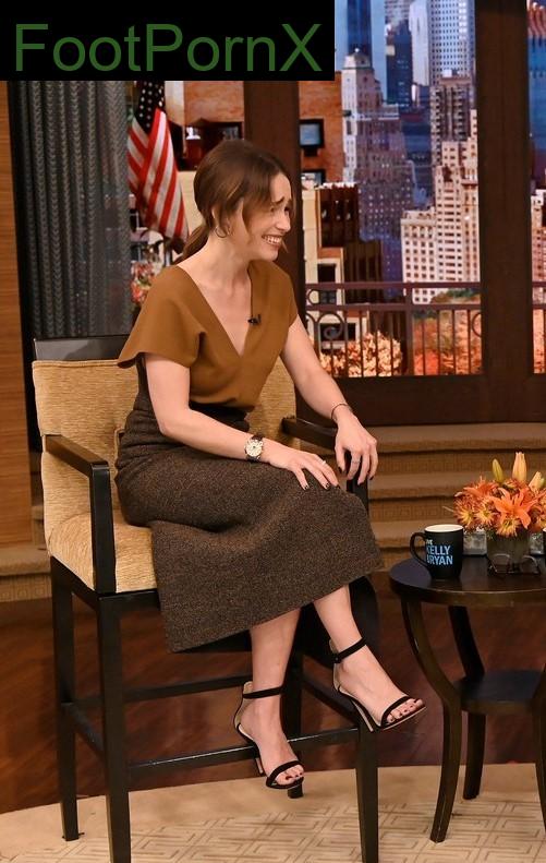 emilia clarke feet photo 2