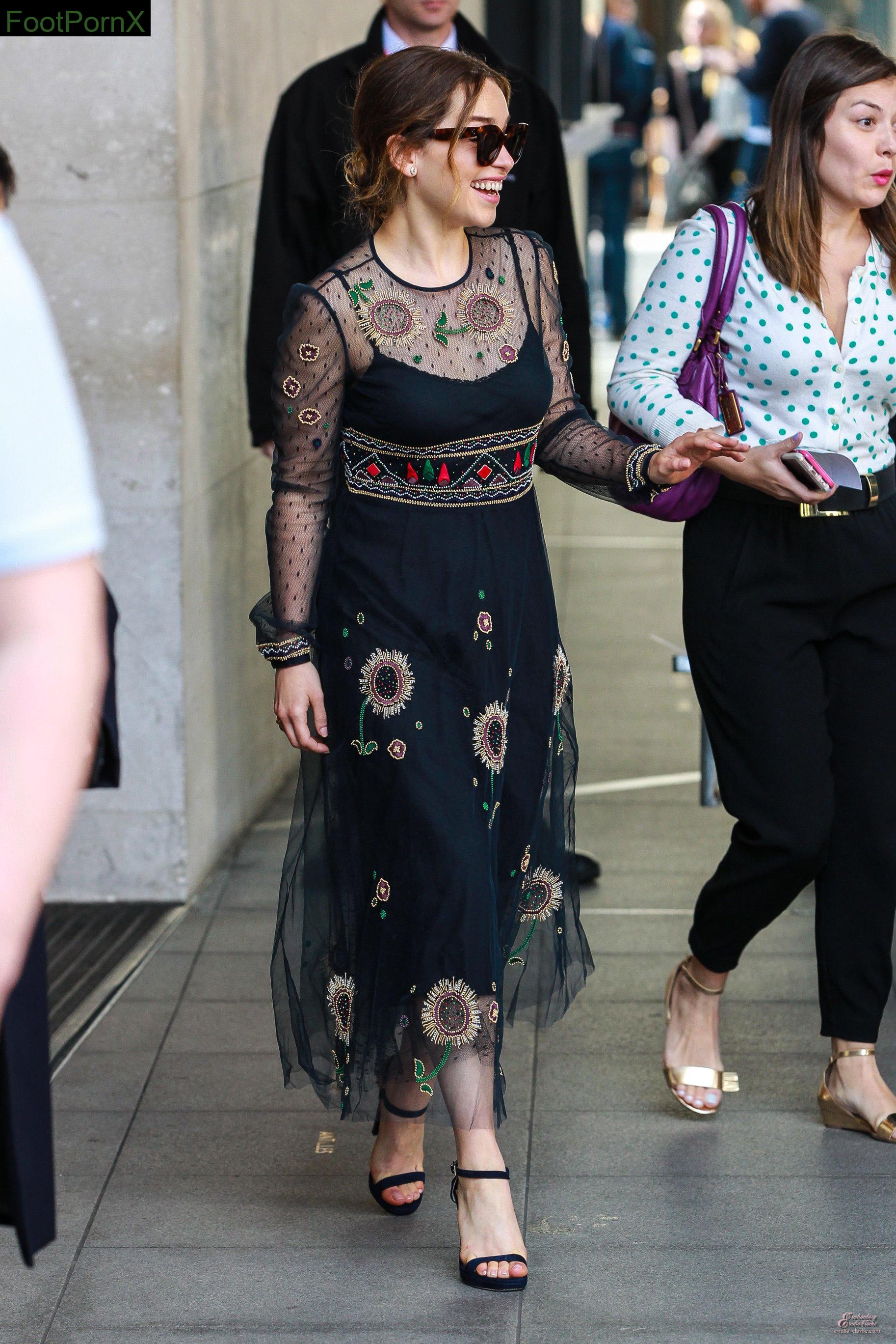 emilia clarke feet photo 6