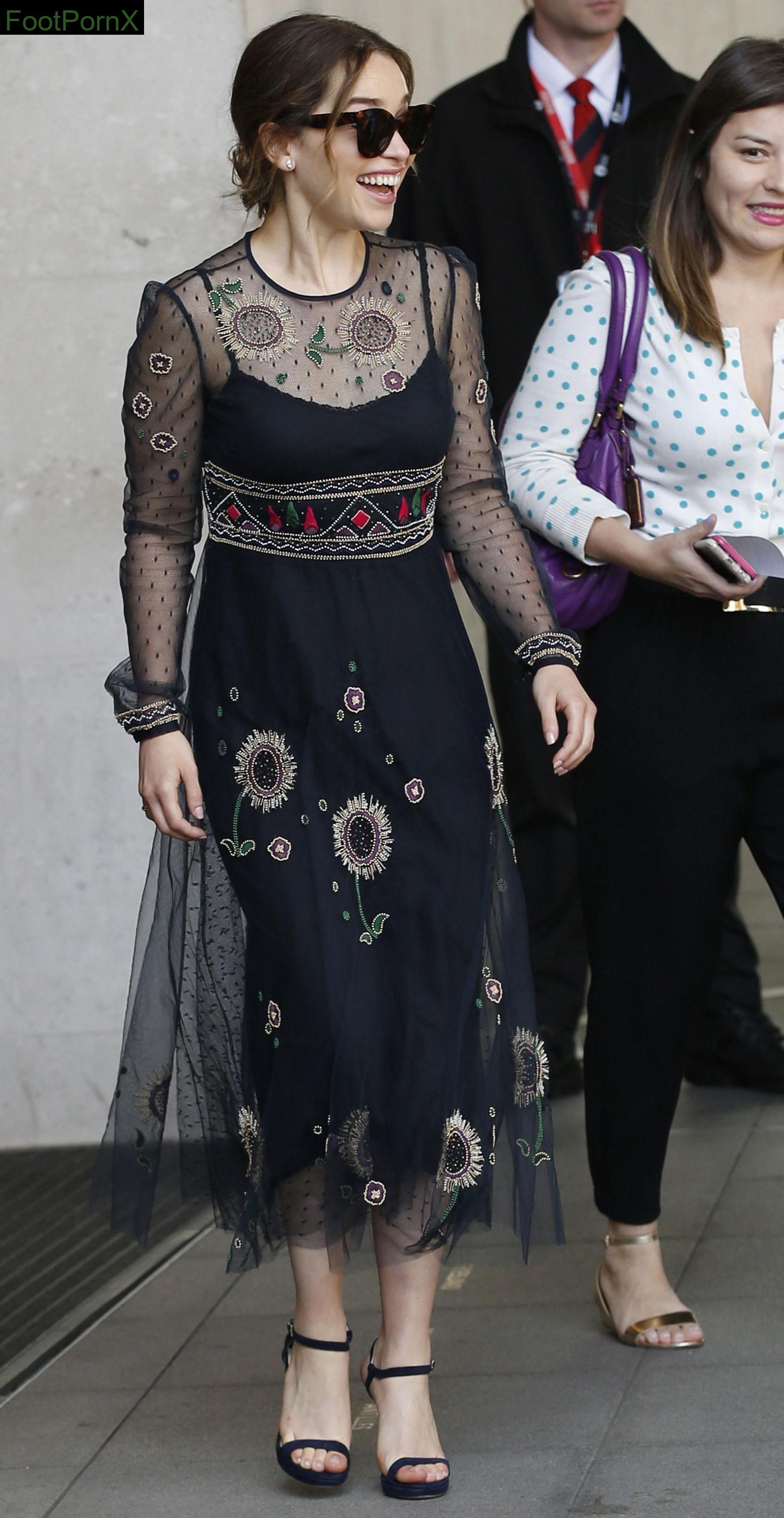 emilia clarke feet photo 12