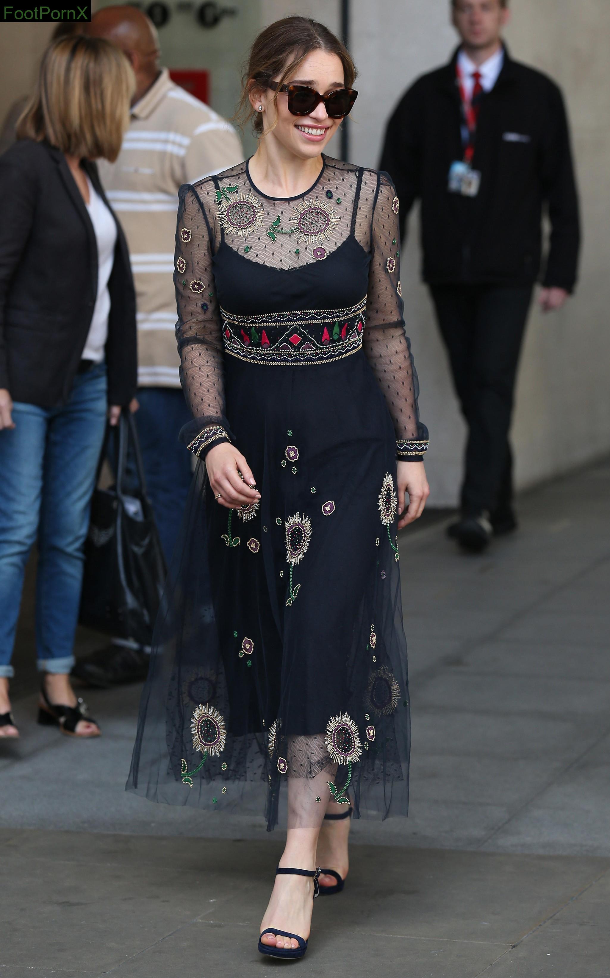 emilia clarke feet photo 7
