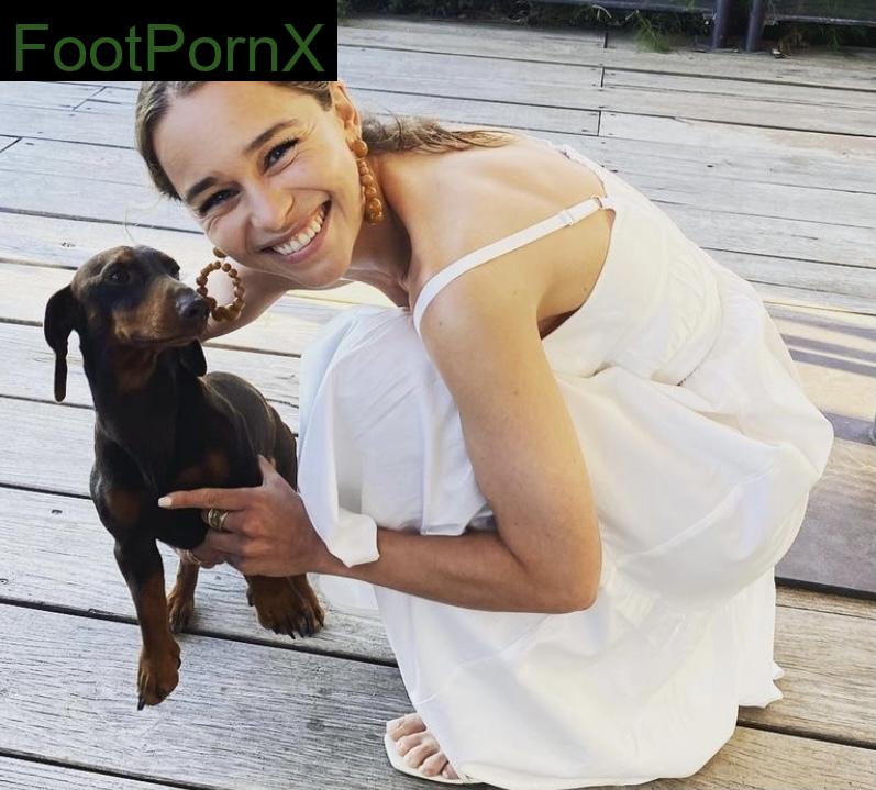 emilia clarke feet photo 4