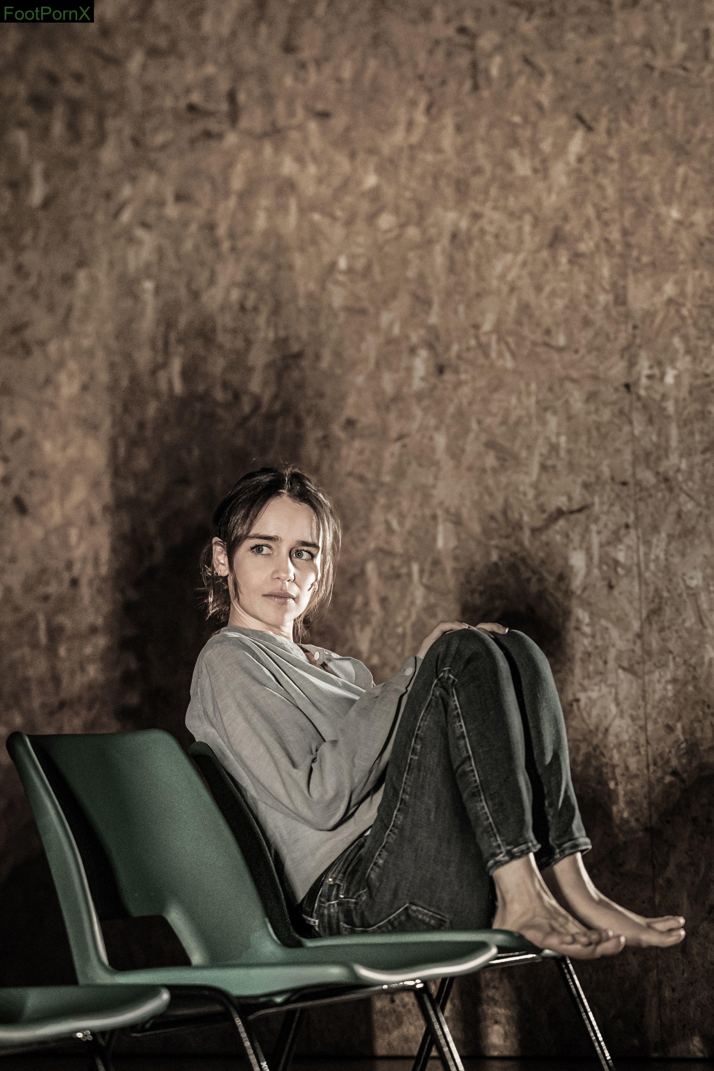 emilia clarke feet photo 5
