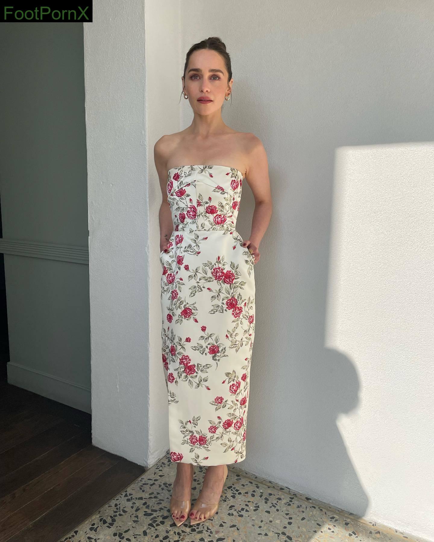 emilia clarke feet photo 17