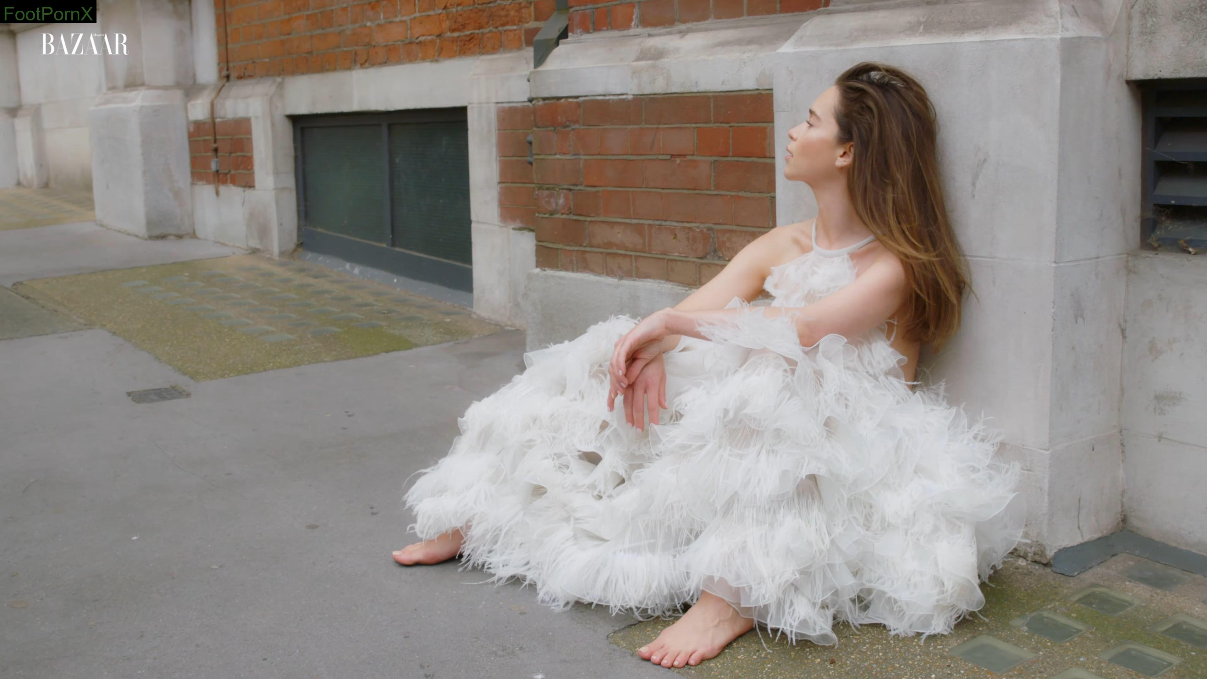 emilia clarke feet photo 11