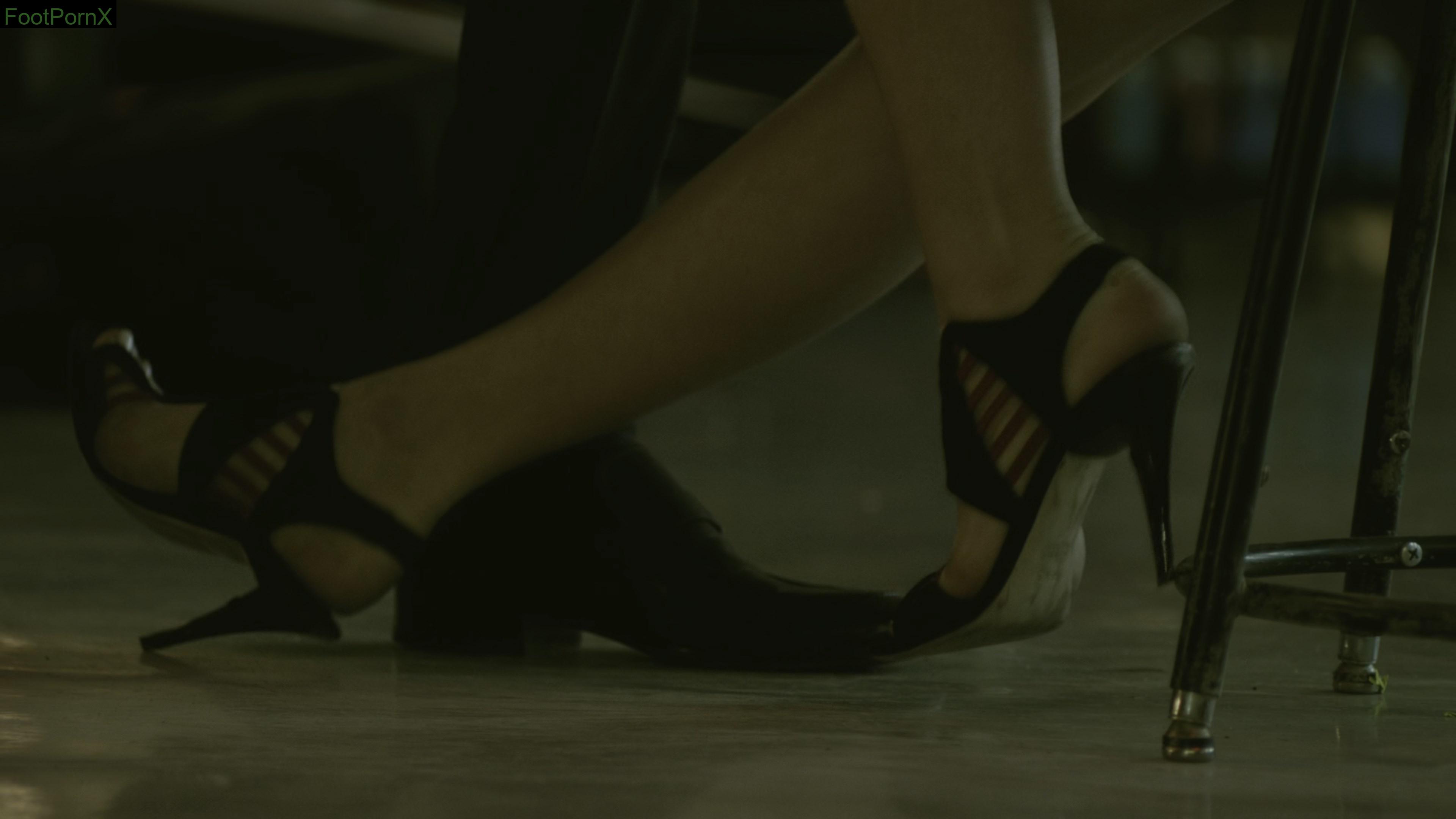 margot robbie feet photo 7