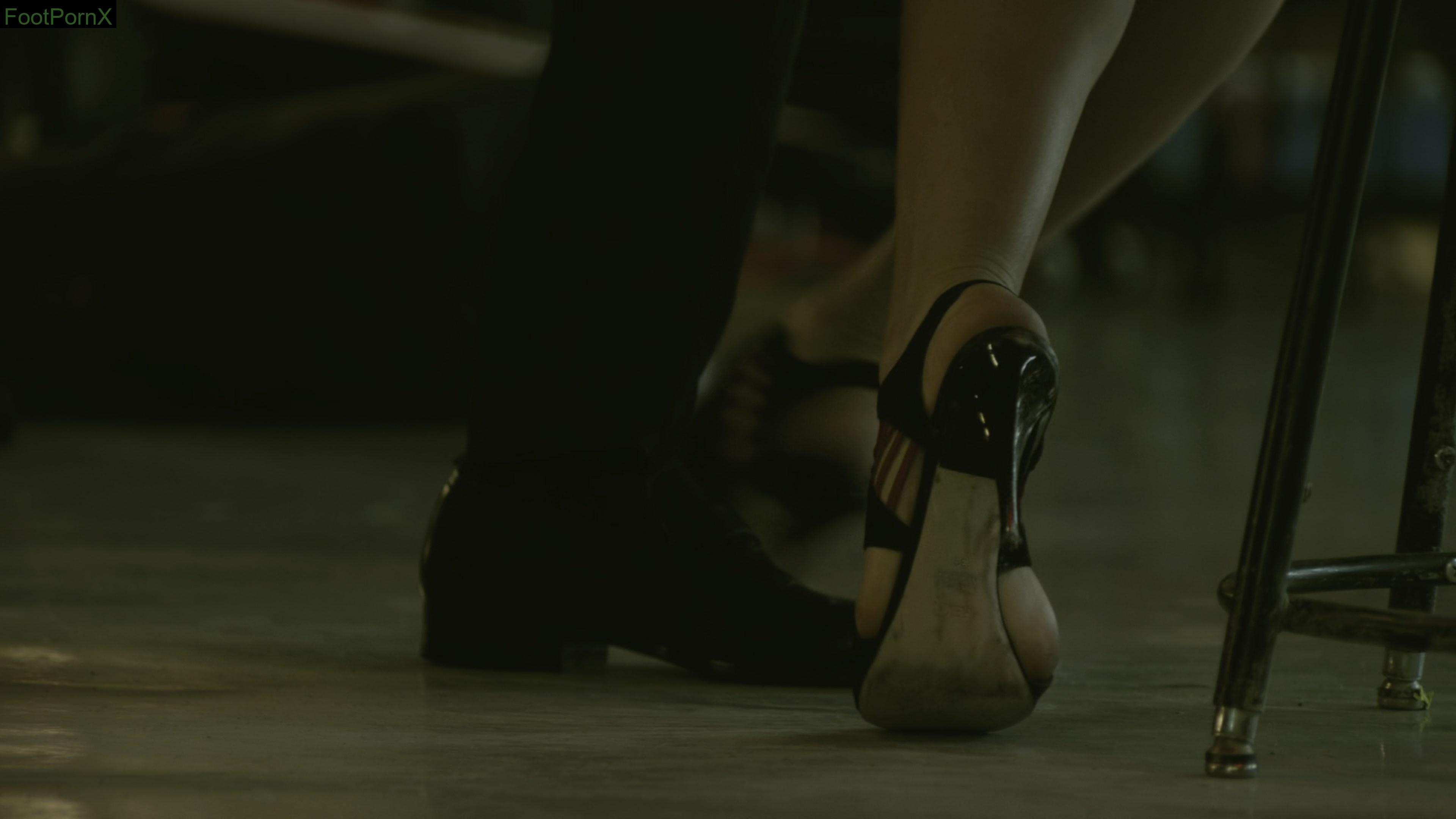margot robbie feet photo 9