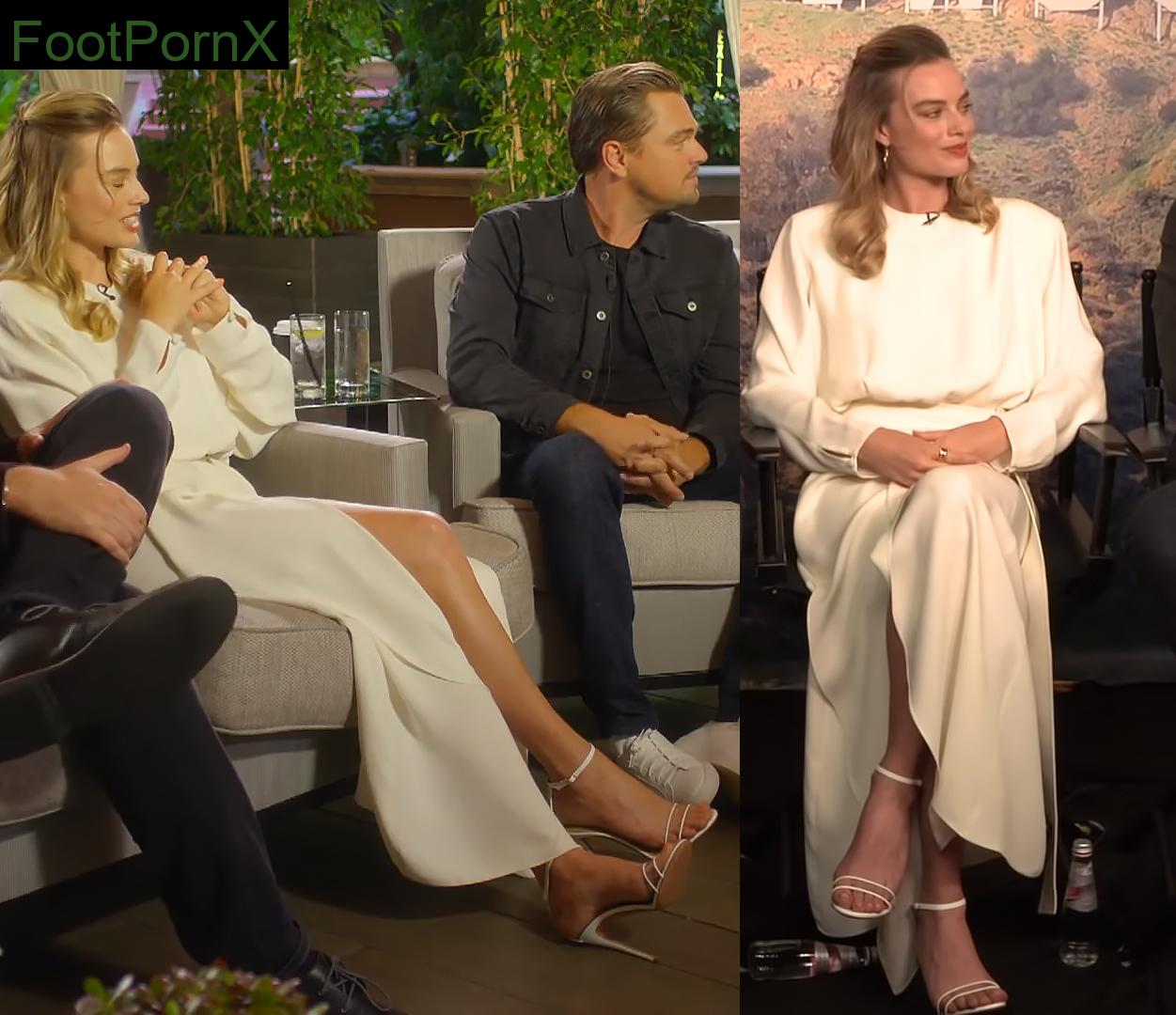 margot robbie feet photo 15