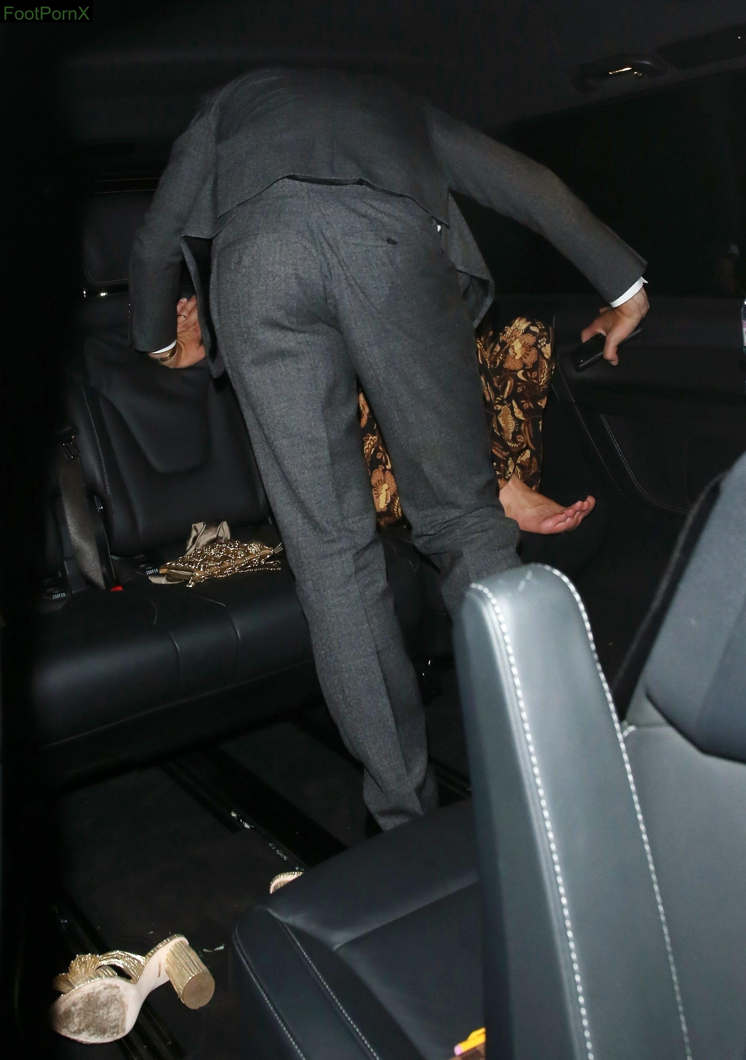 margot robbie feet photo 14