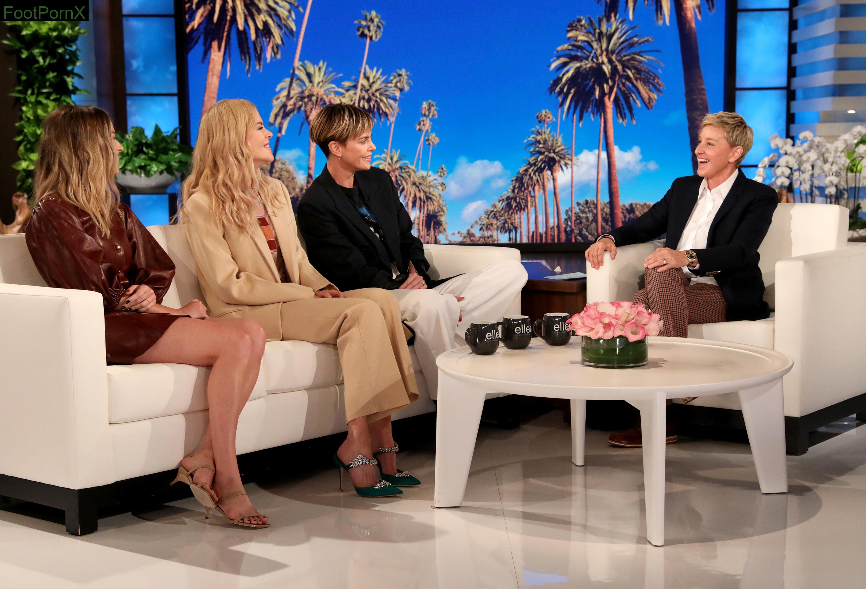 margot robbie feet photo 20