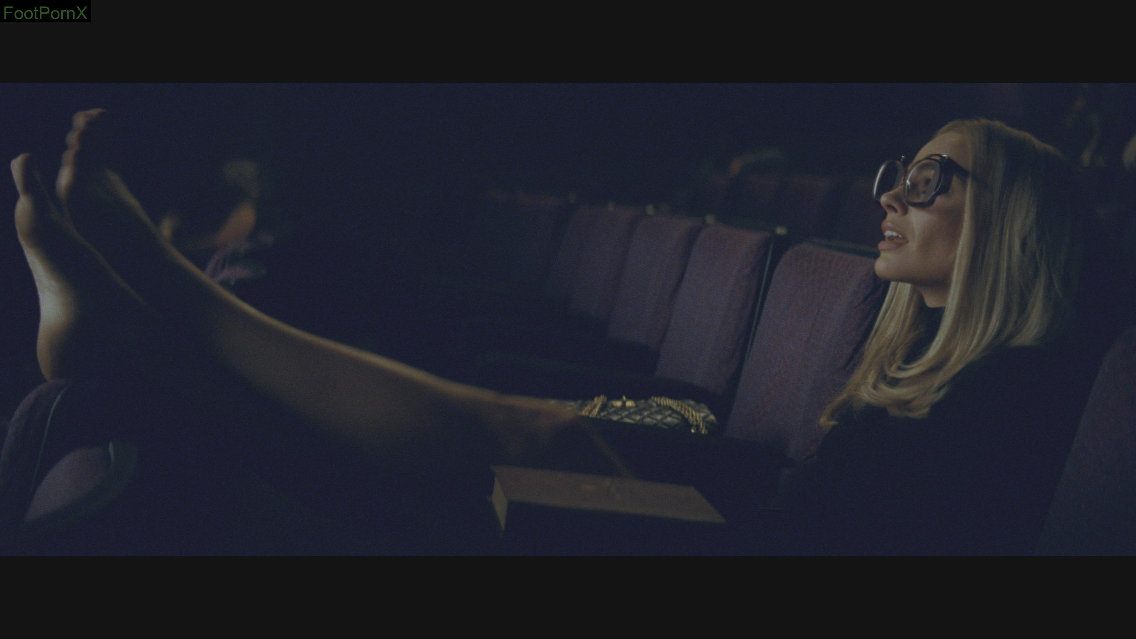 margot robbie feet photo 22