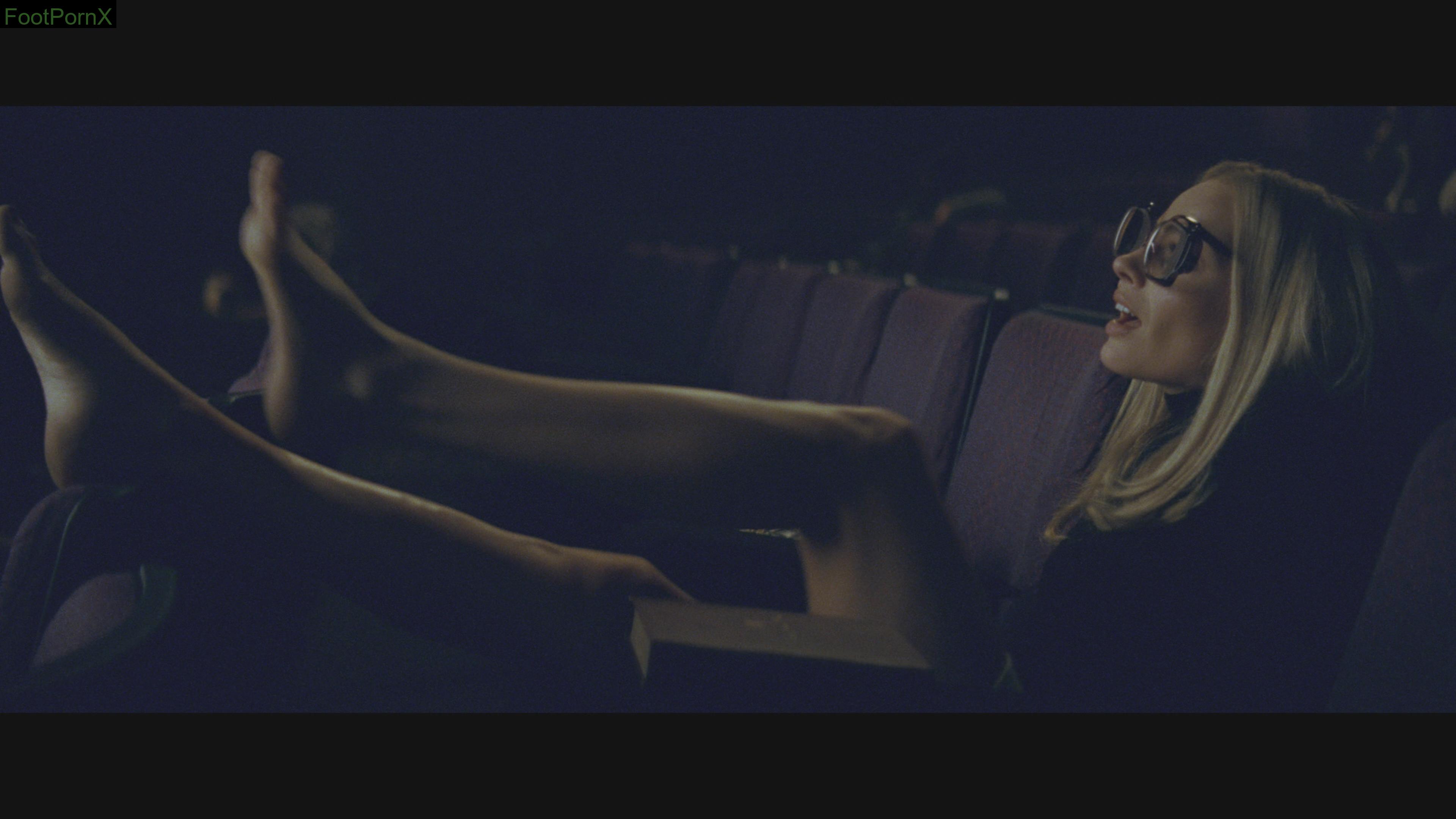 margot robbie feet photo 23