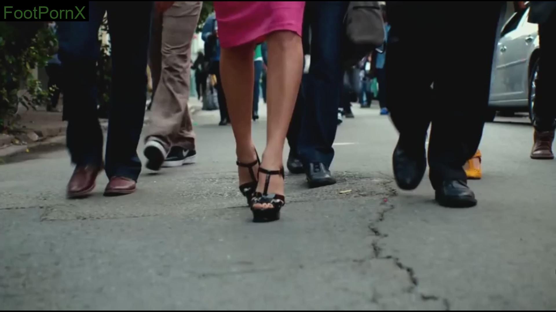 margot robbie feet photo 1