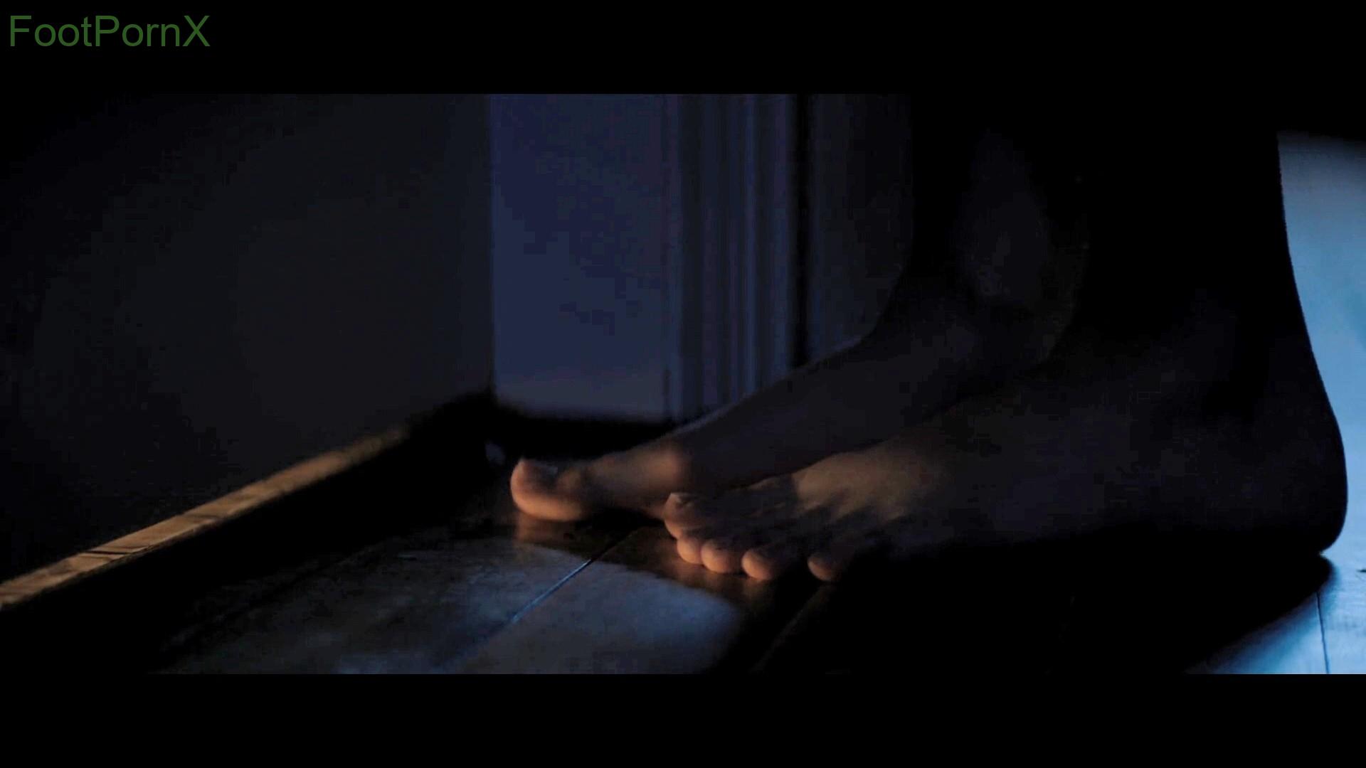 margot robbie feet photo 1