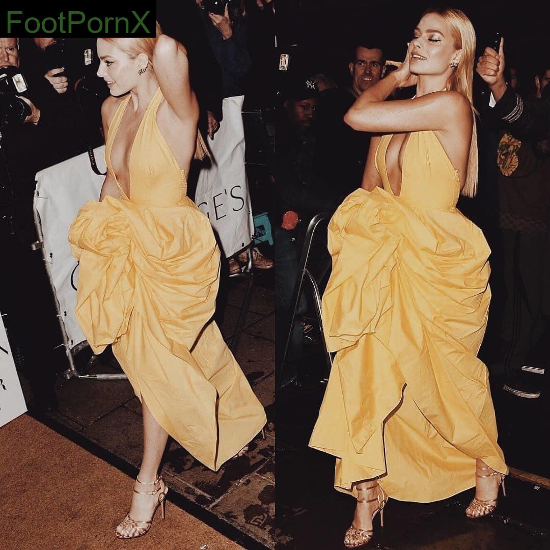 margot robbie feet photo 15