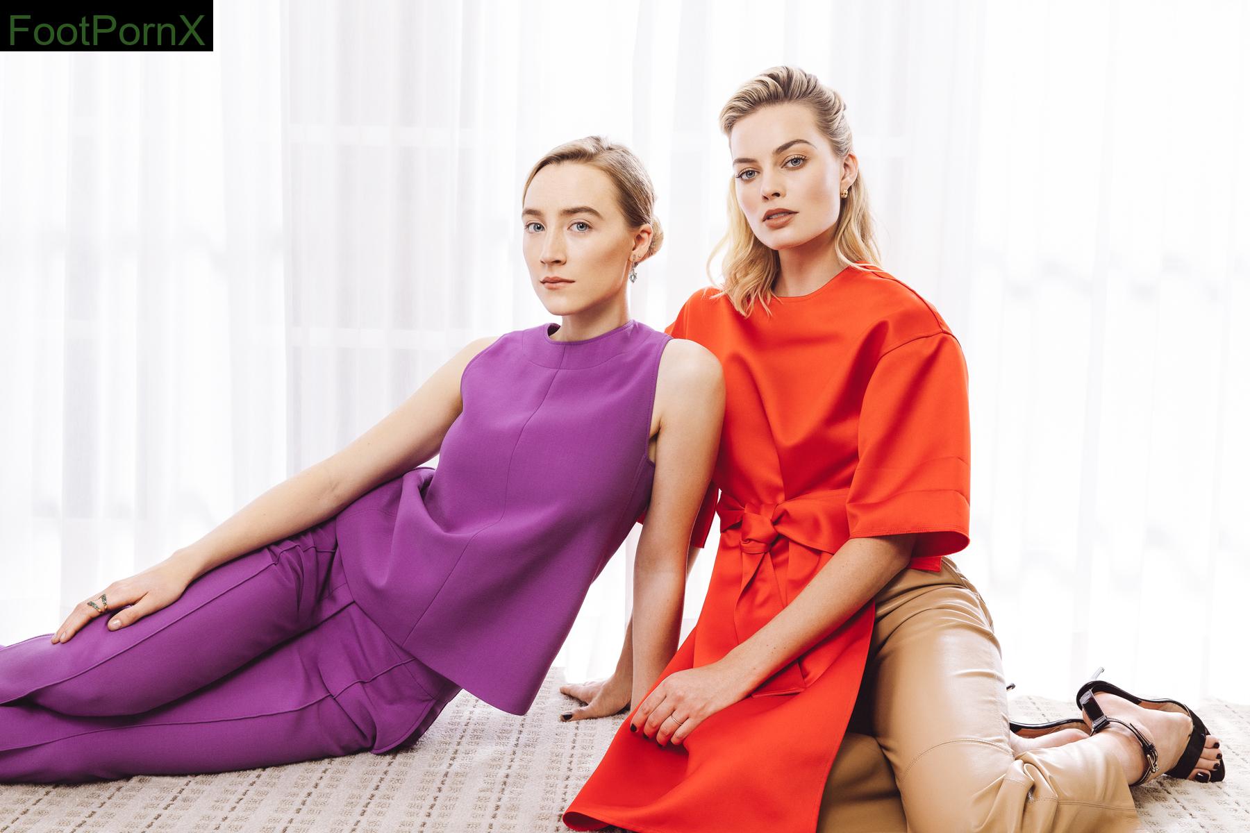 margot robbie feet photo 17