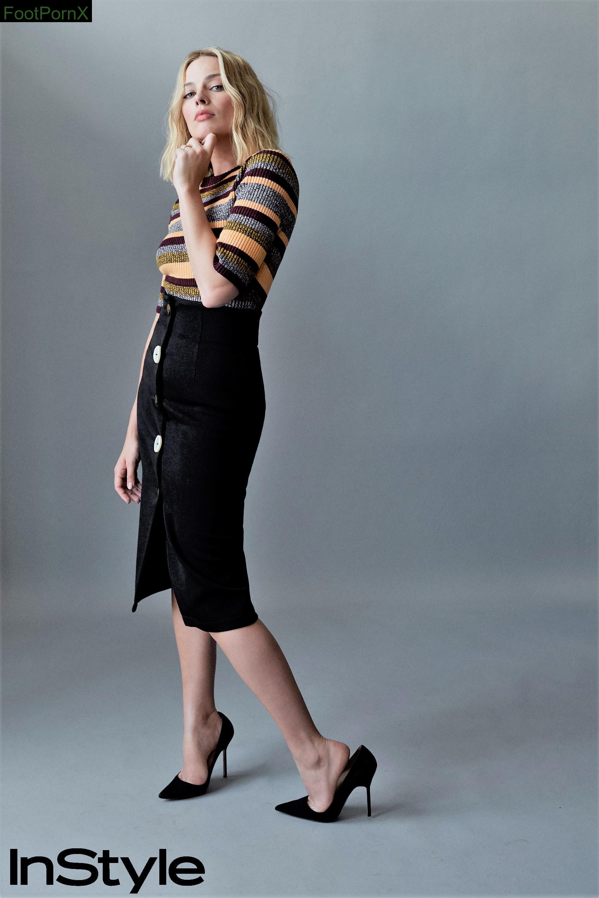 margot robbie feet photo 12