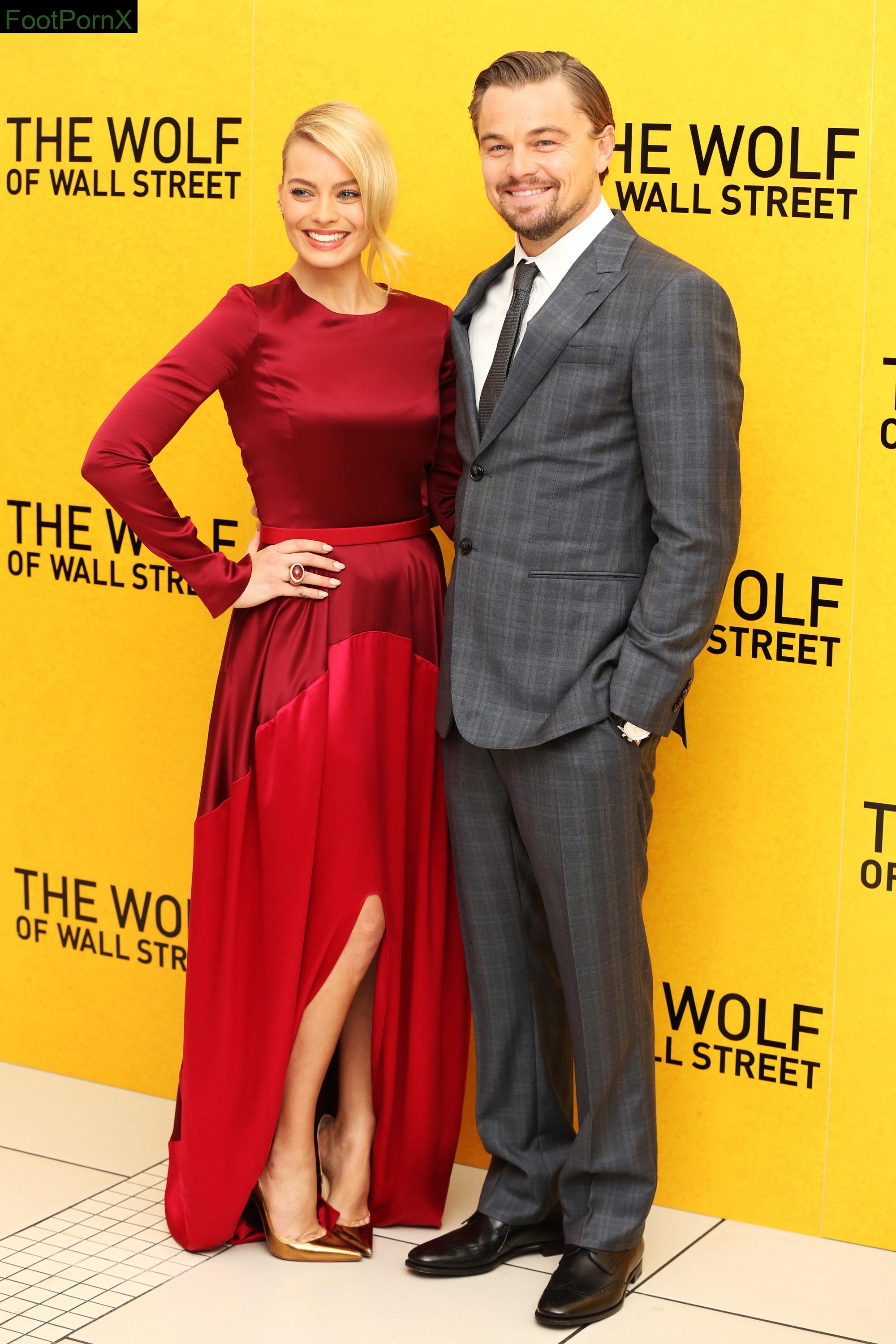 margot robbie feet photo 21