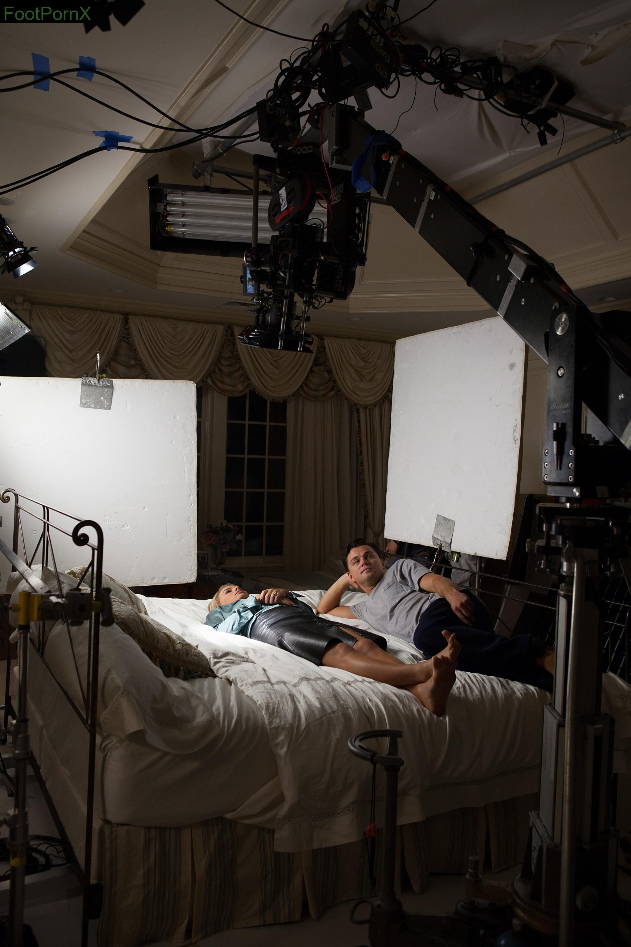 margot robbie feet photo 19