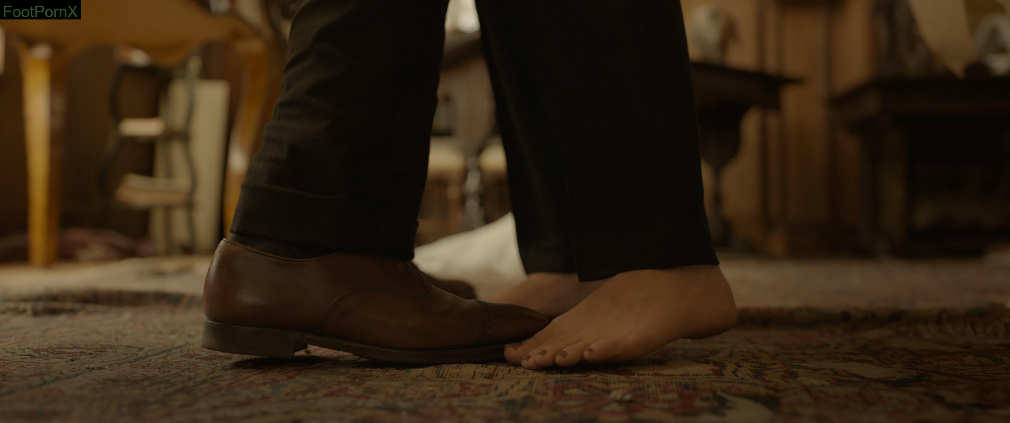 margot robbie feet photo 13