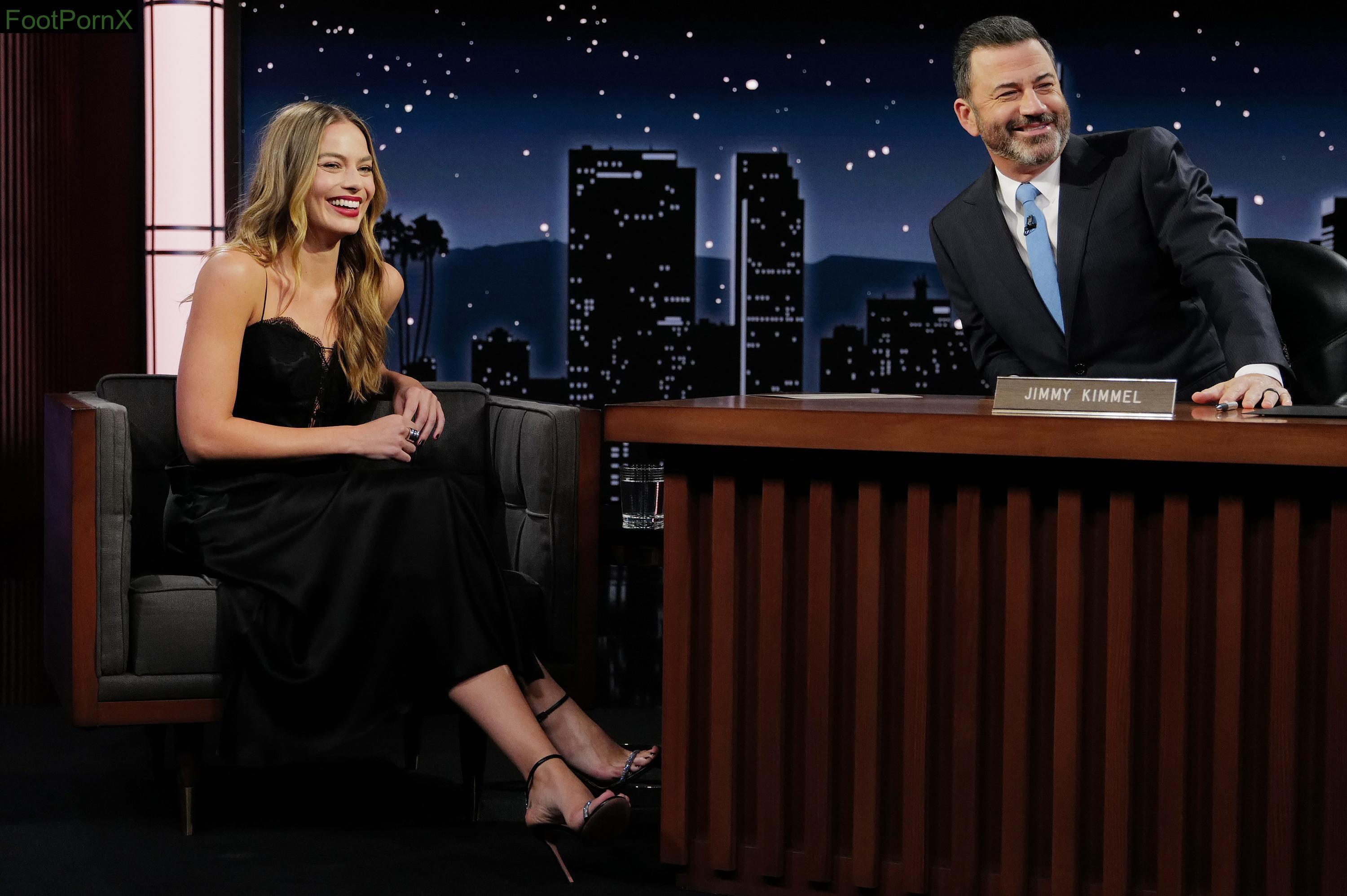 margot robbie feet photo 20