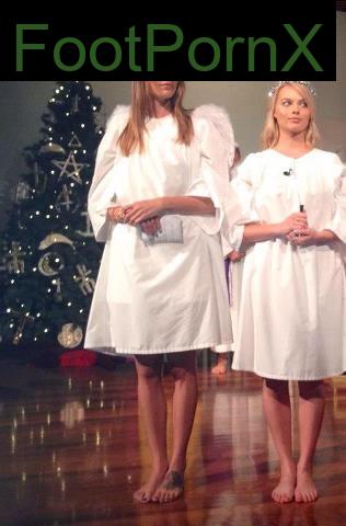 margot robbie feet photo 2