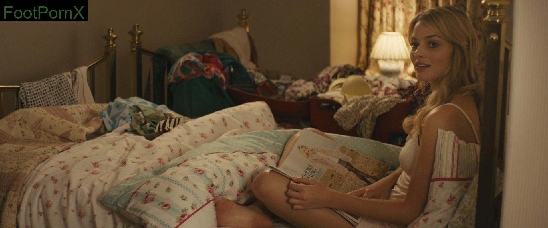 margot robbie feet photo 18