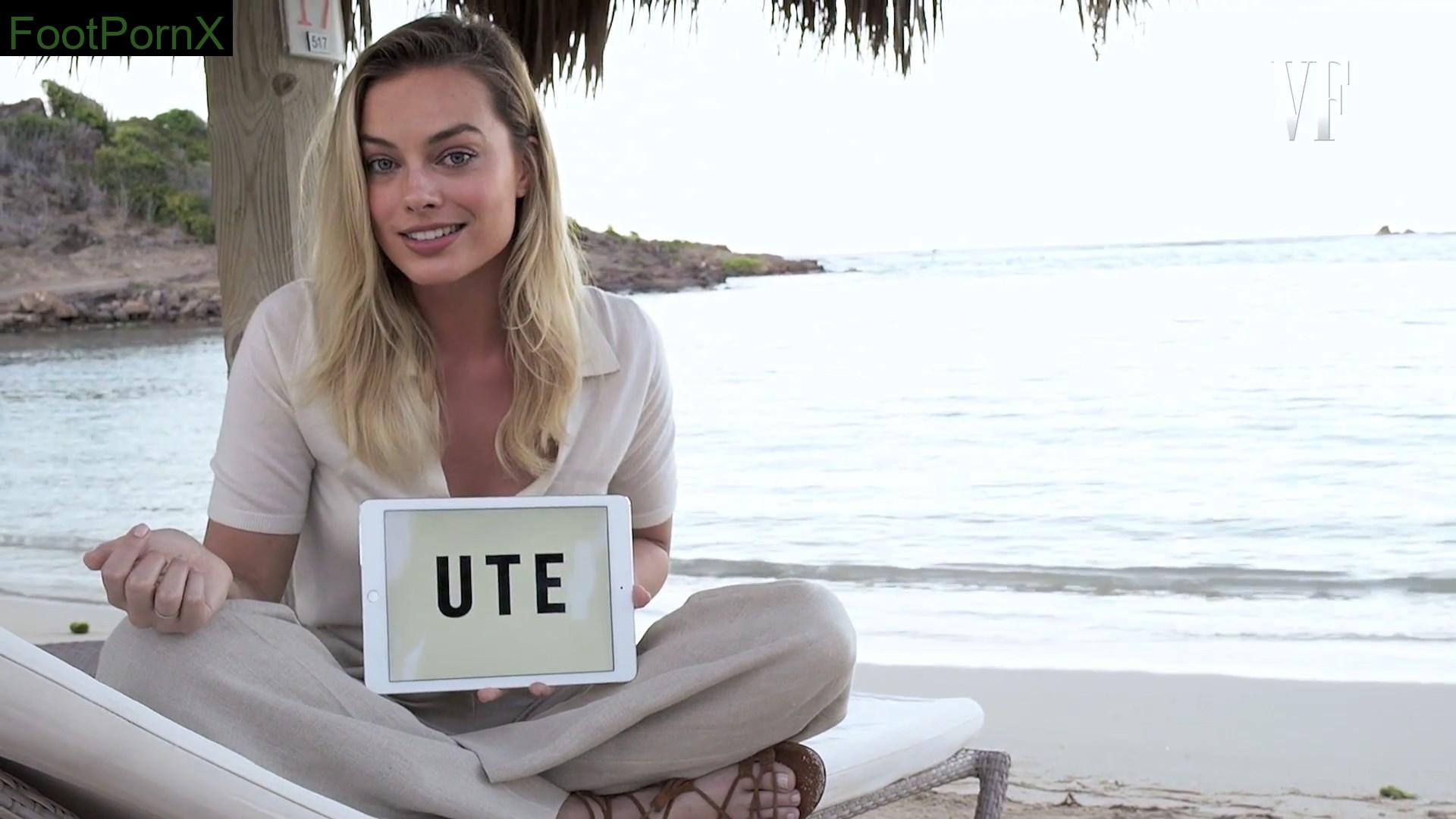 margot robbie feet photo 9