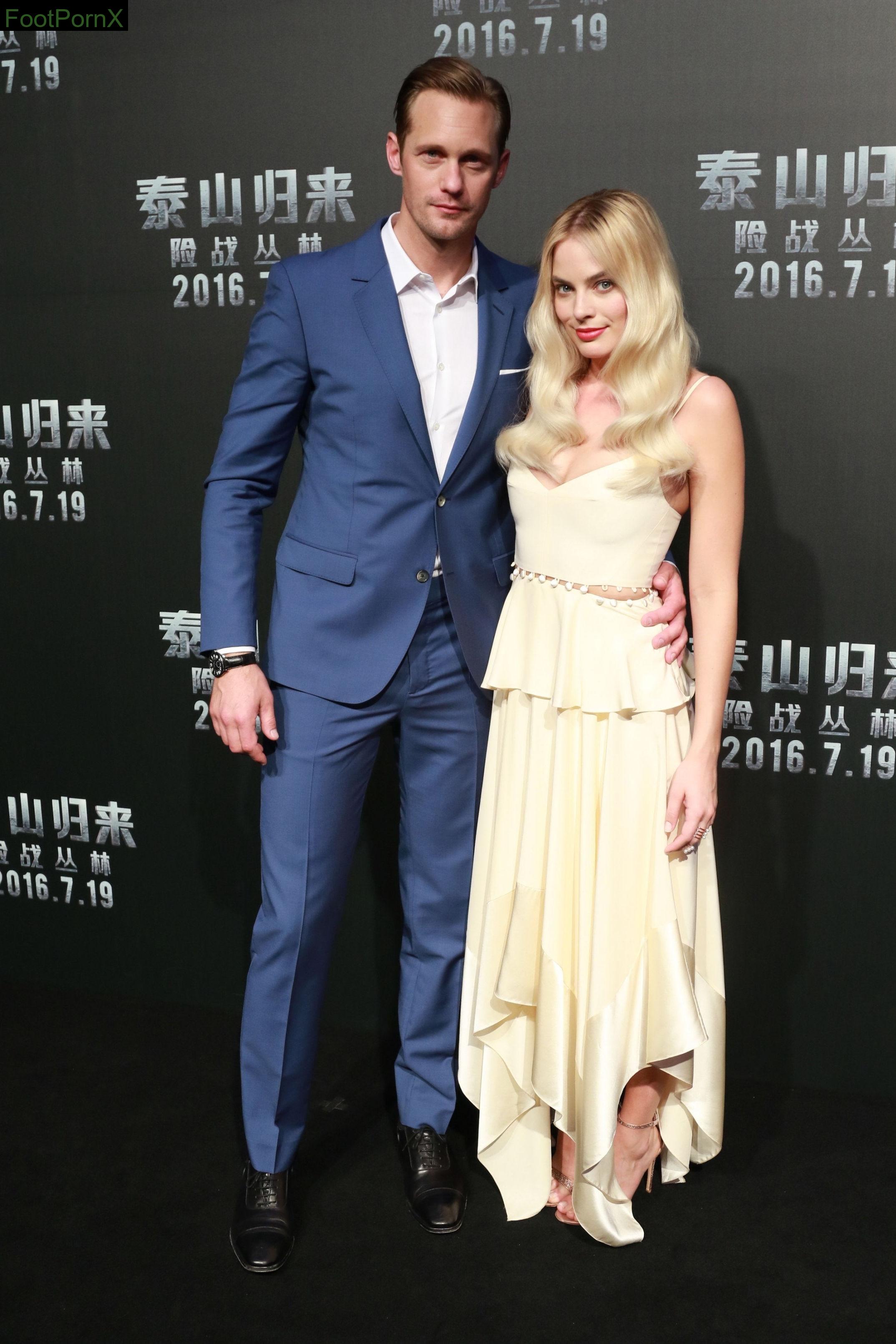 margot robbie feet photo 5