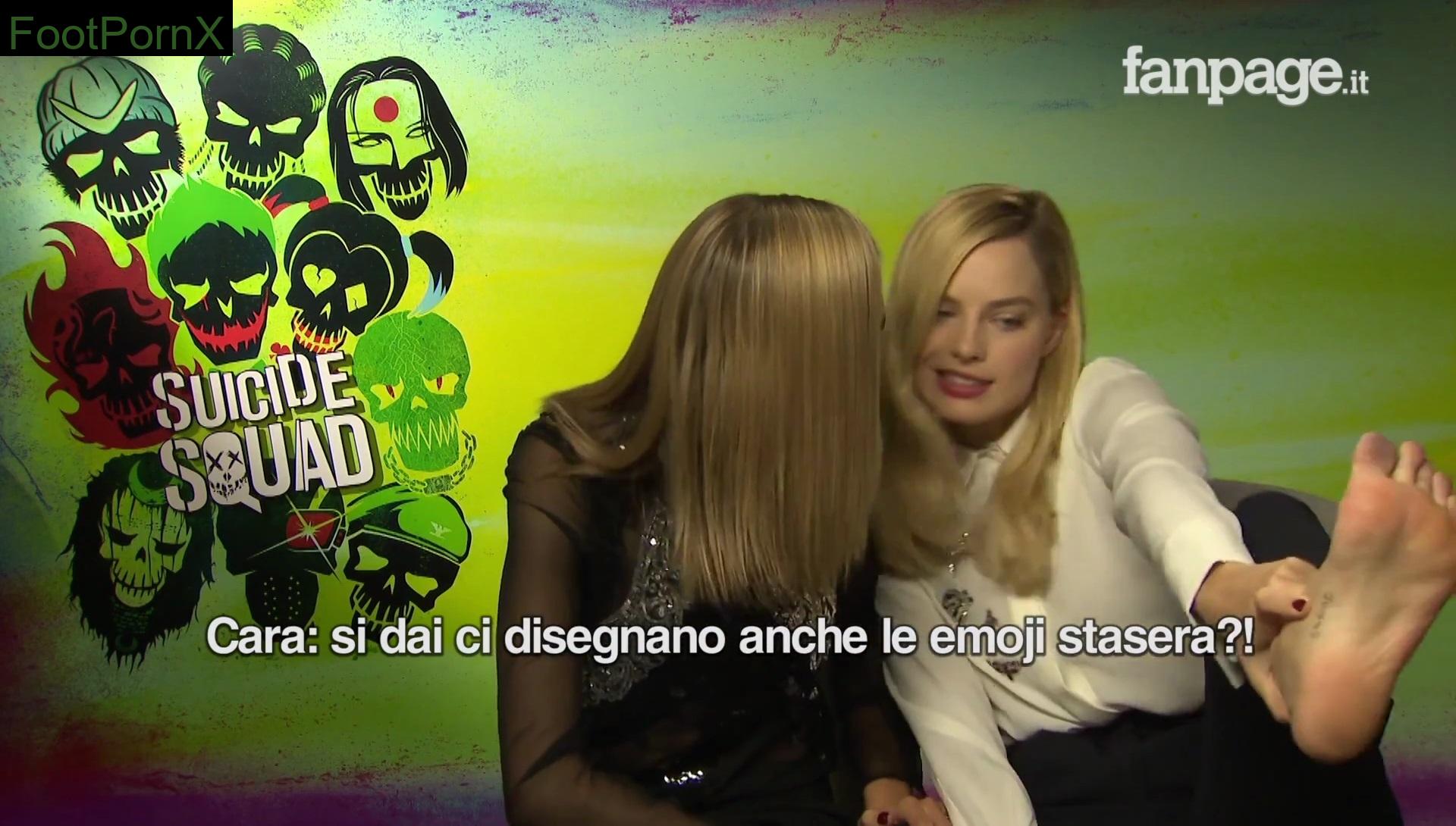margot robbie feet photo 18
