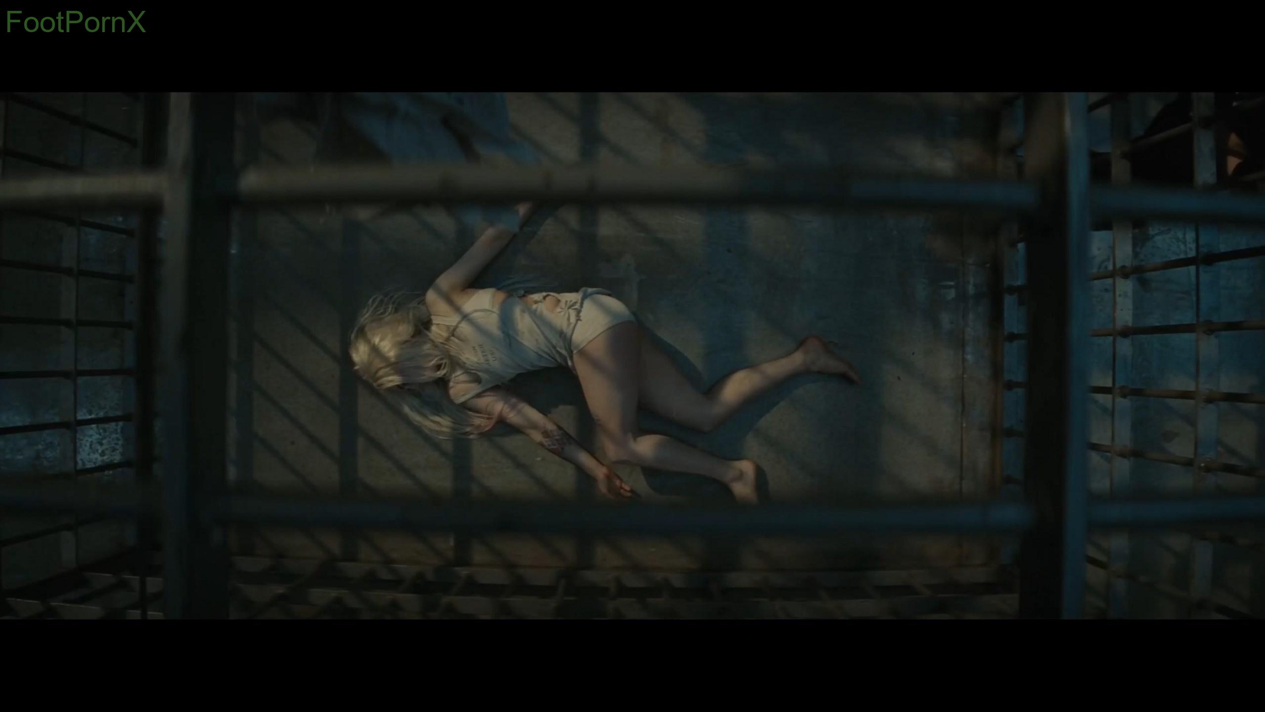 margot robbie feet photo 8