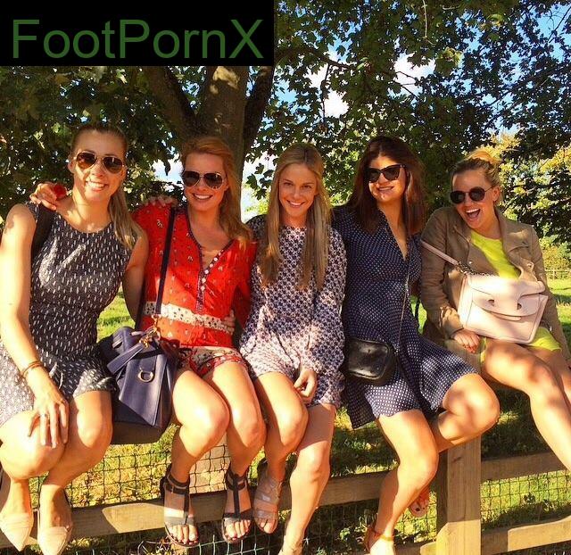 margot robbie feet photo 2