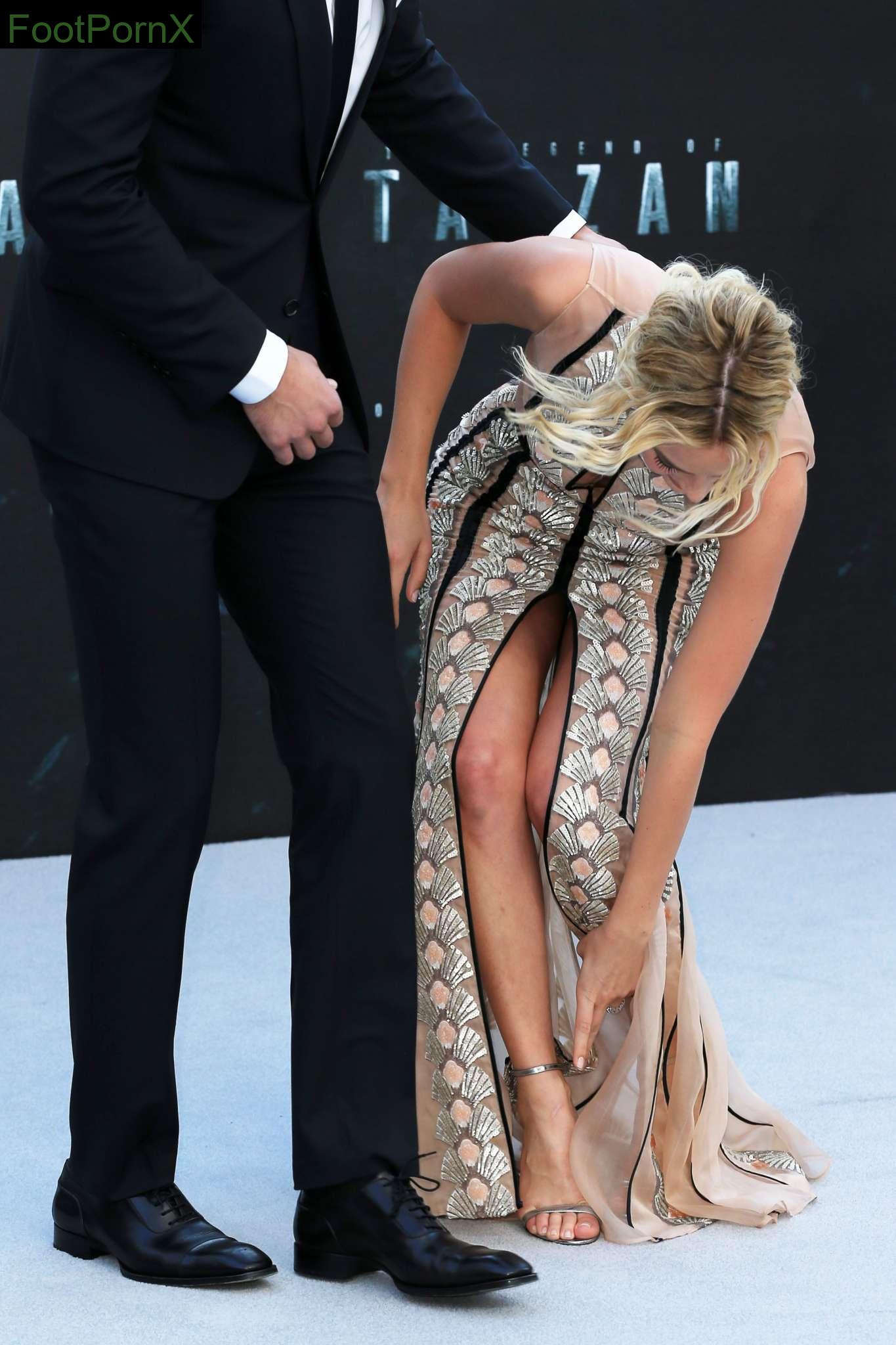 margot robbie feet photo 6